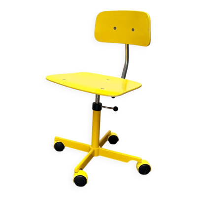 Chaise pivotante pour enfants danoise jaune de style mid-century moderne par Jørgen Rasmussen pour Kevi, années 1960.