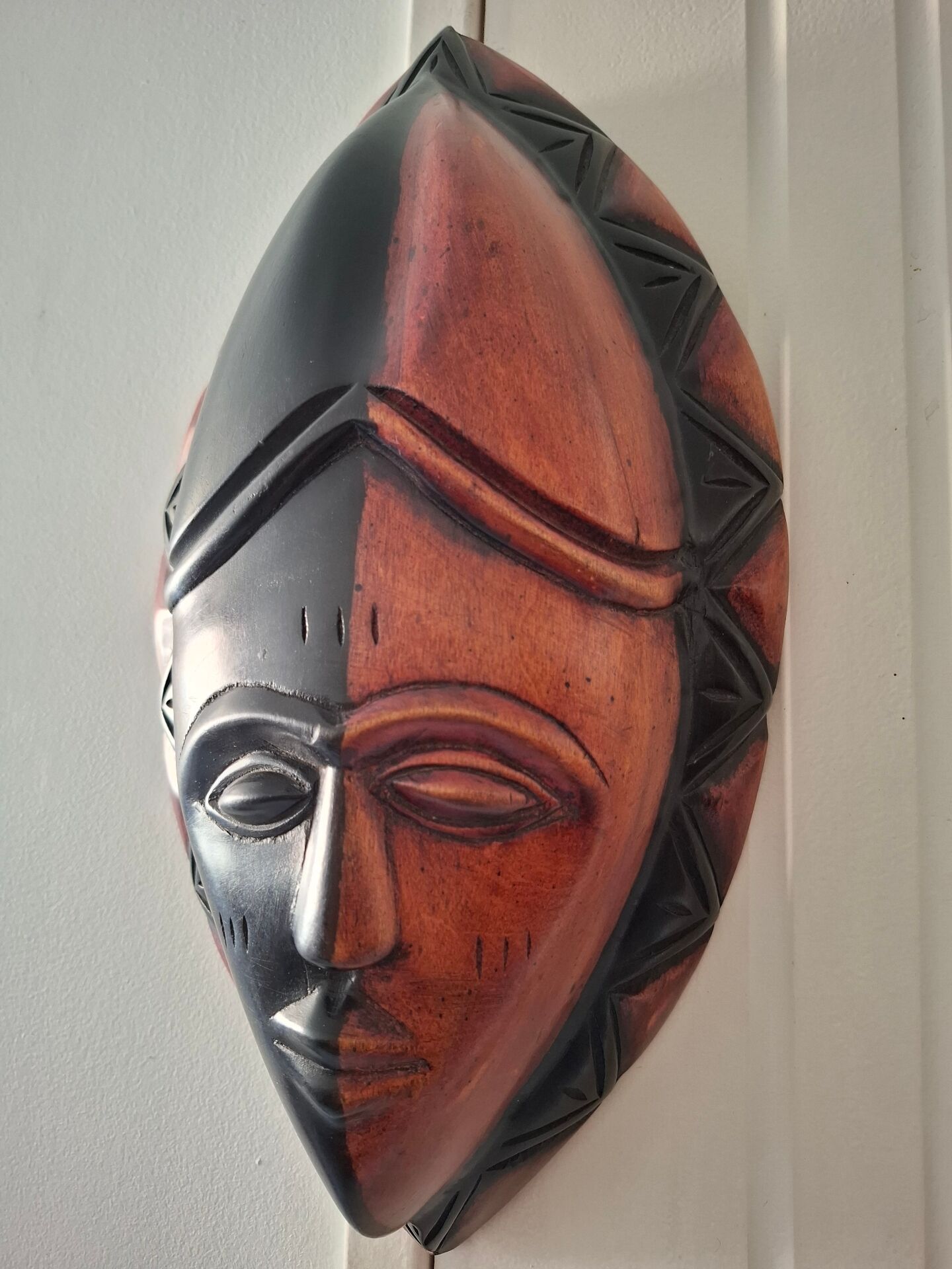 Masque africain en bois art tribal