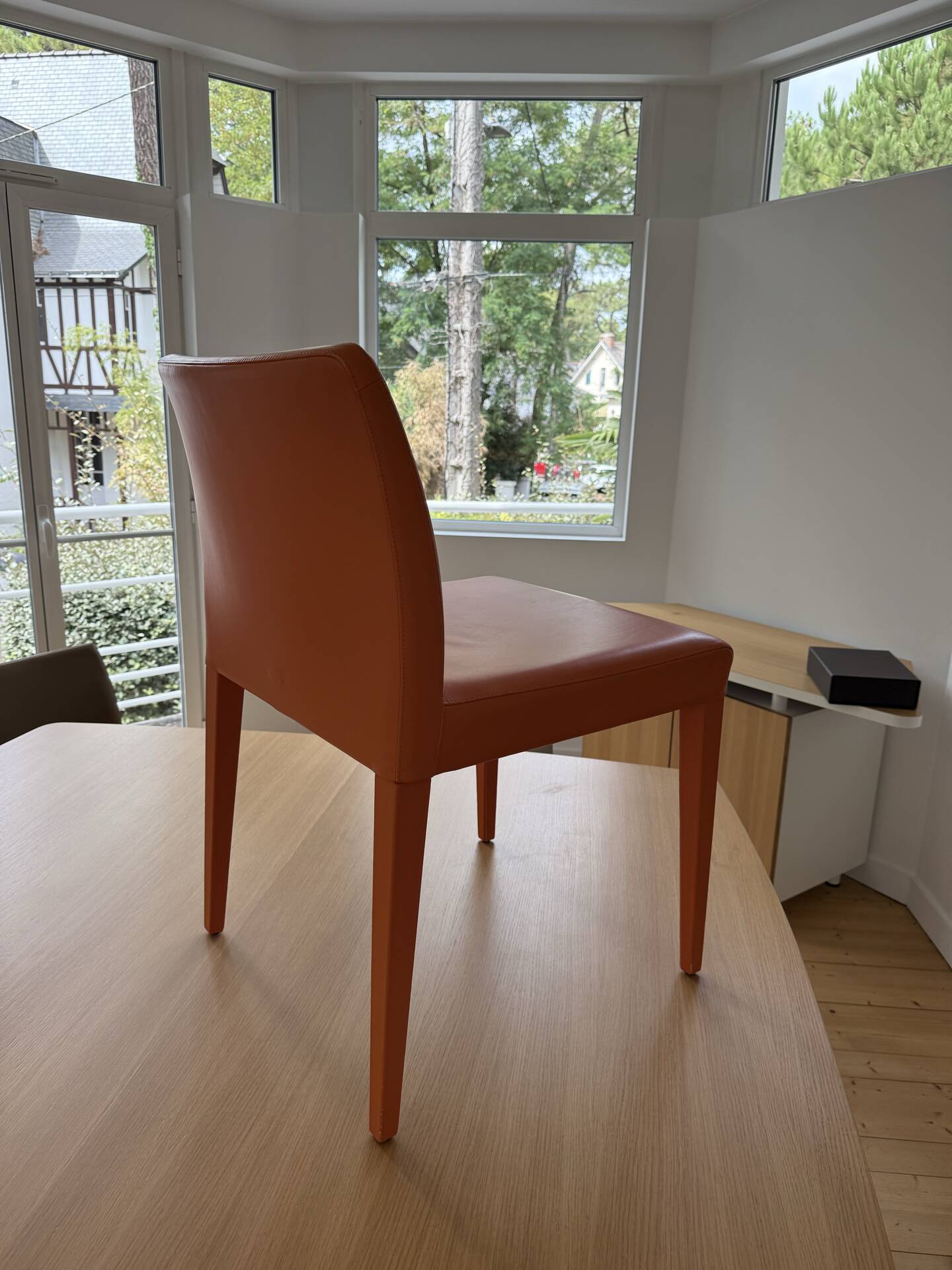 1 lot de 8 chaises Poltrona Frau