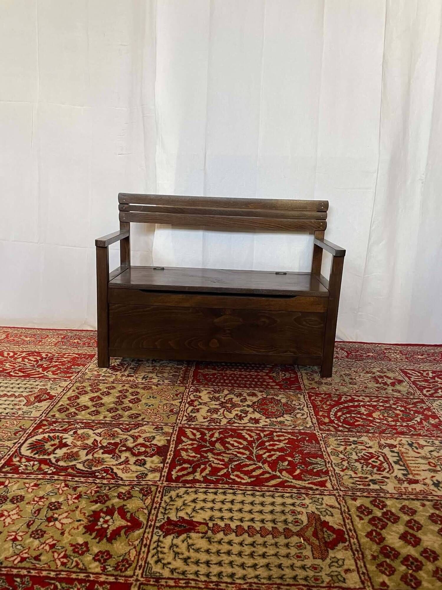 Petit banc-coffre vintage en hêtre