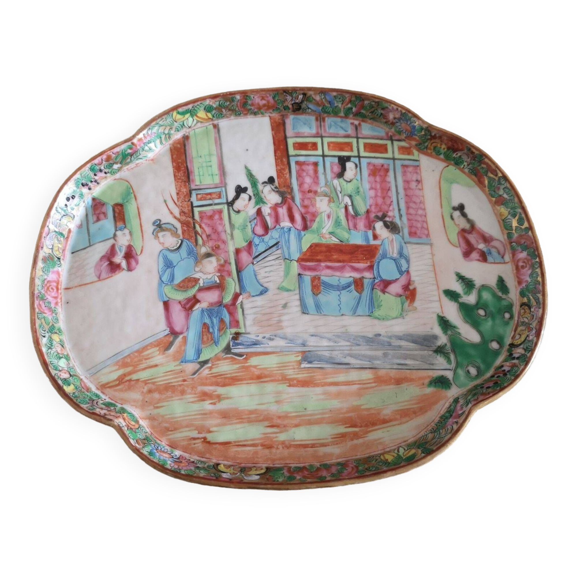 Polylobed oval dish in Cantonese porcelain - 19th century