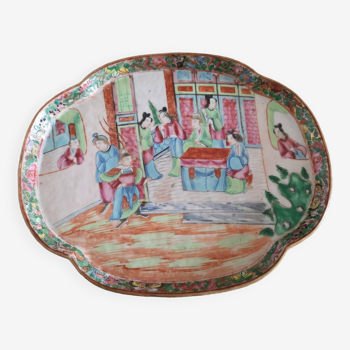 Polylobed oval dish in Cantonese porcelain - 19th century