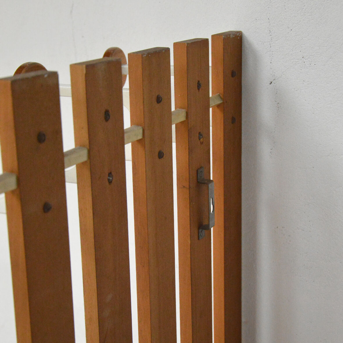 Wall coatrack
