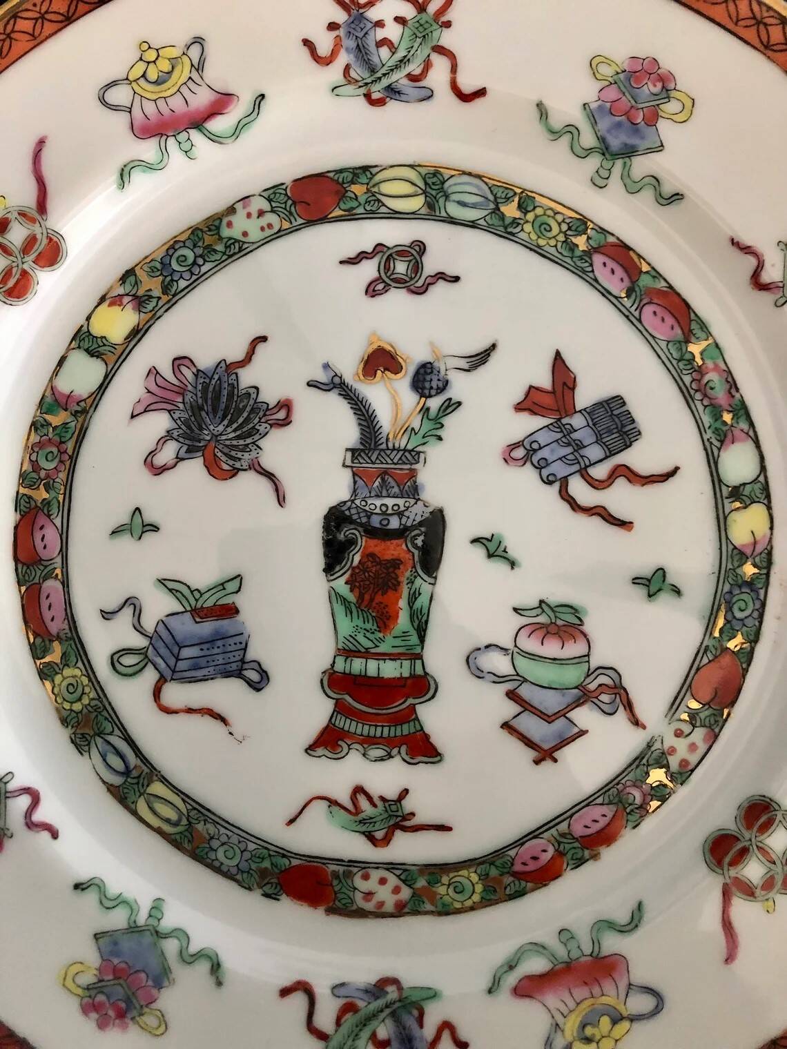 Hand-painted chinese porcelain plate enhanced with gold, qianlong brand, 20th century
