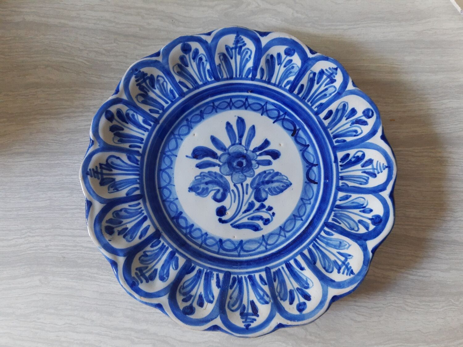 Numbered Spain blue decorative plate
