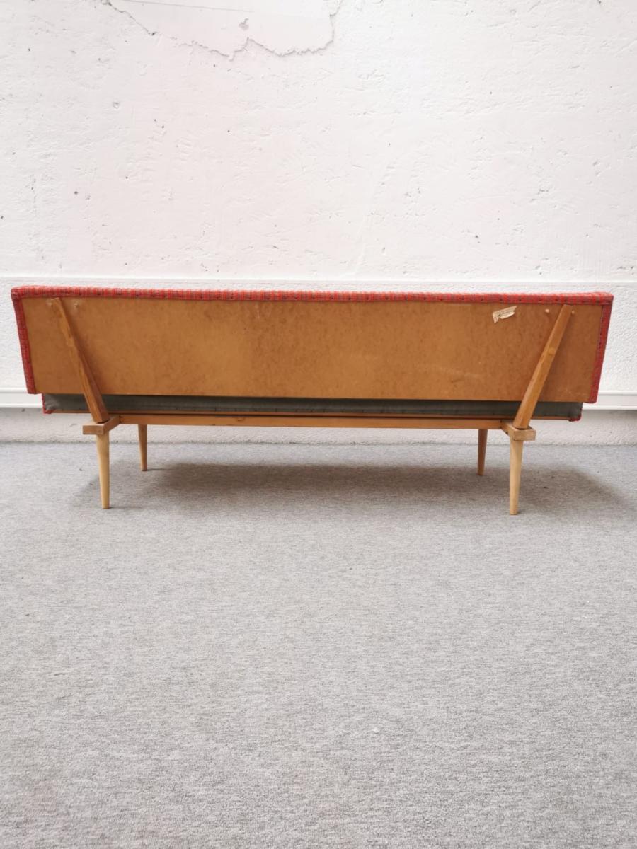 Day bed red fabric