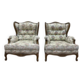 Paire de fauteuils bergères de style Louis XVa oreilles