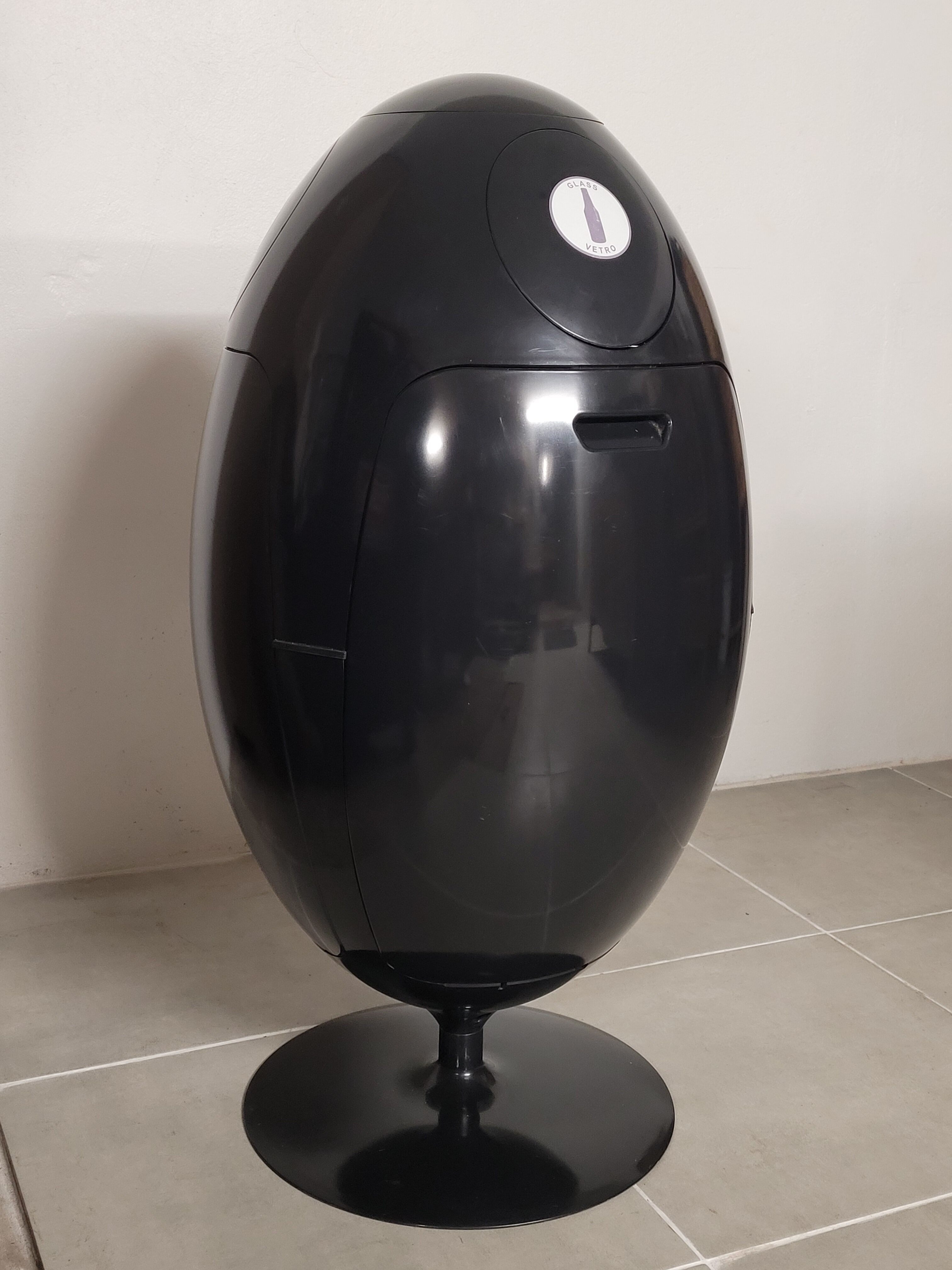 Trash bin "habit design" ovetto gianluca soldi