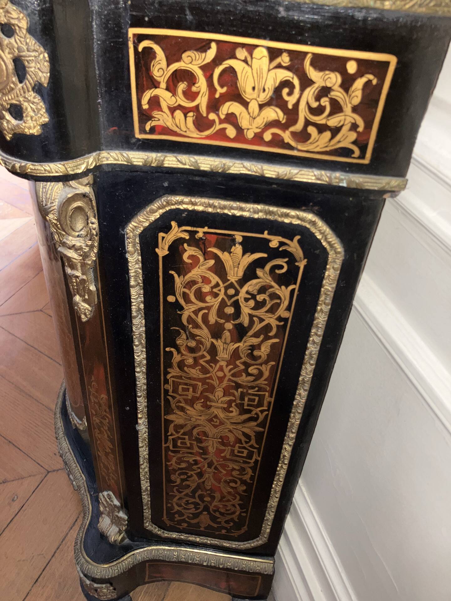 Furniture in the N III style