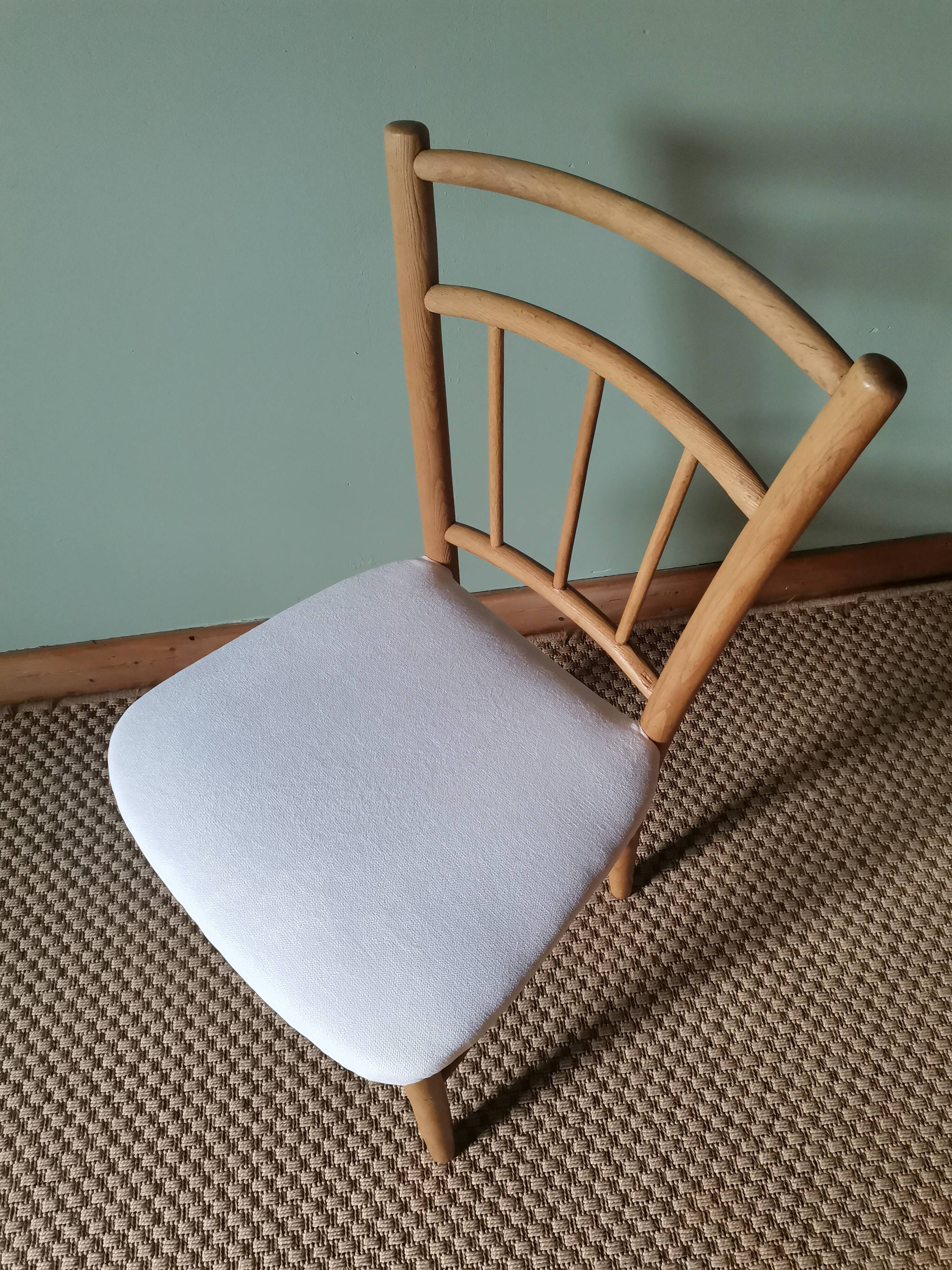 Chaises bistrot anciennes blanches