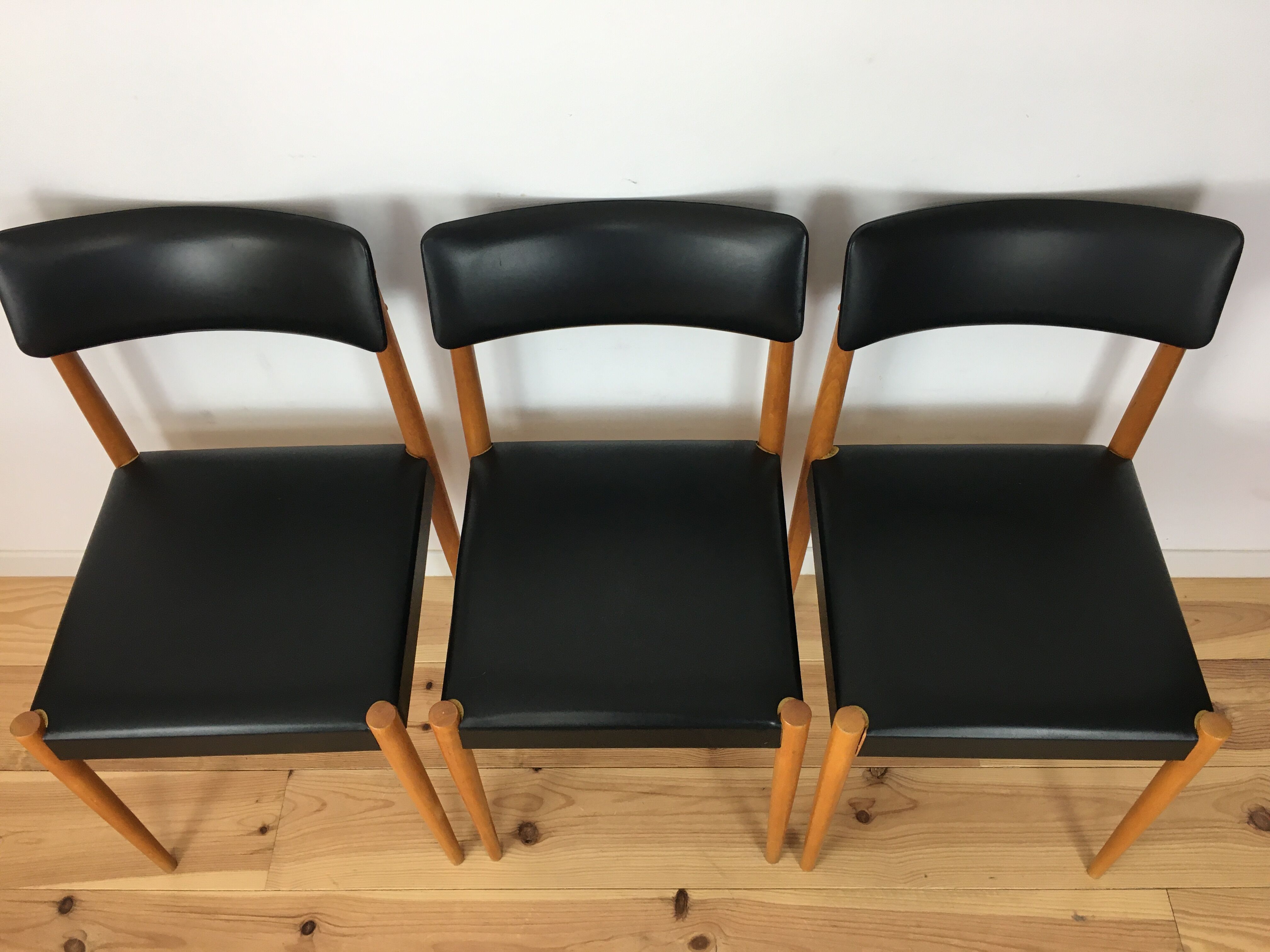 Set de 3 chaises Baumann années 60 hêtre et simili cuir