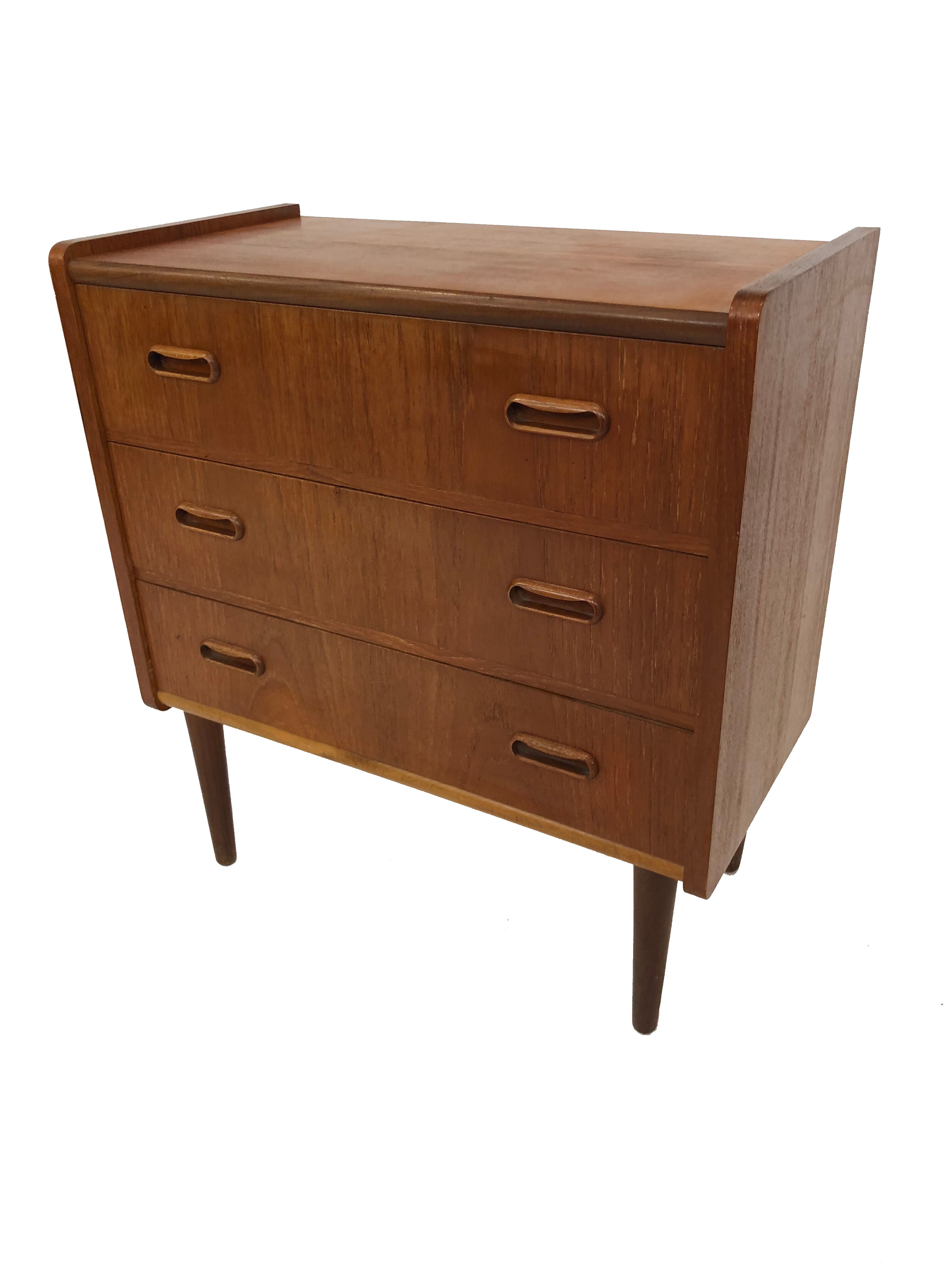 Dresser in teak