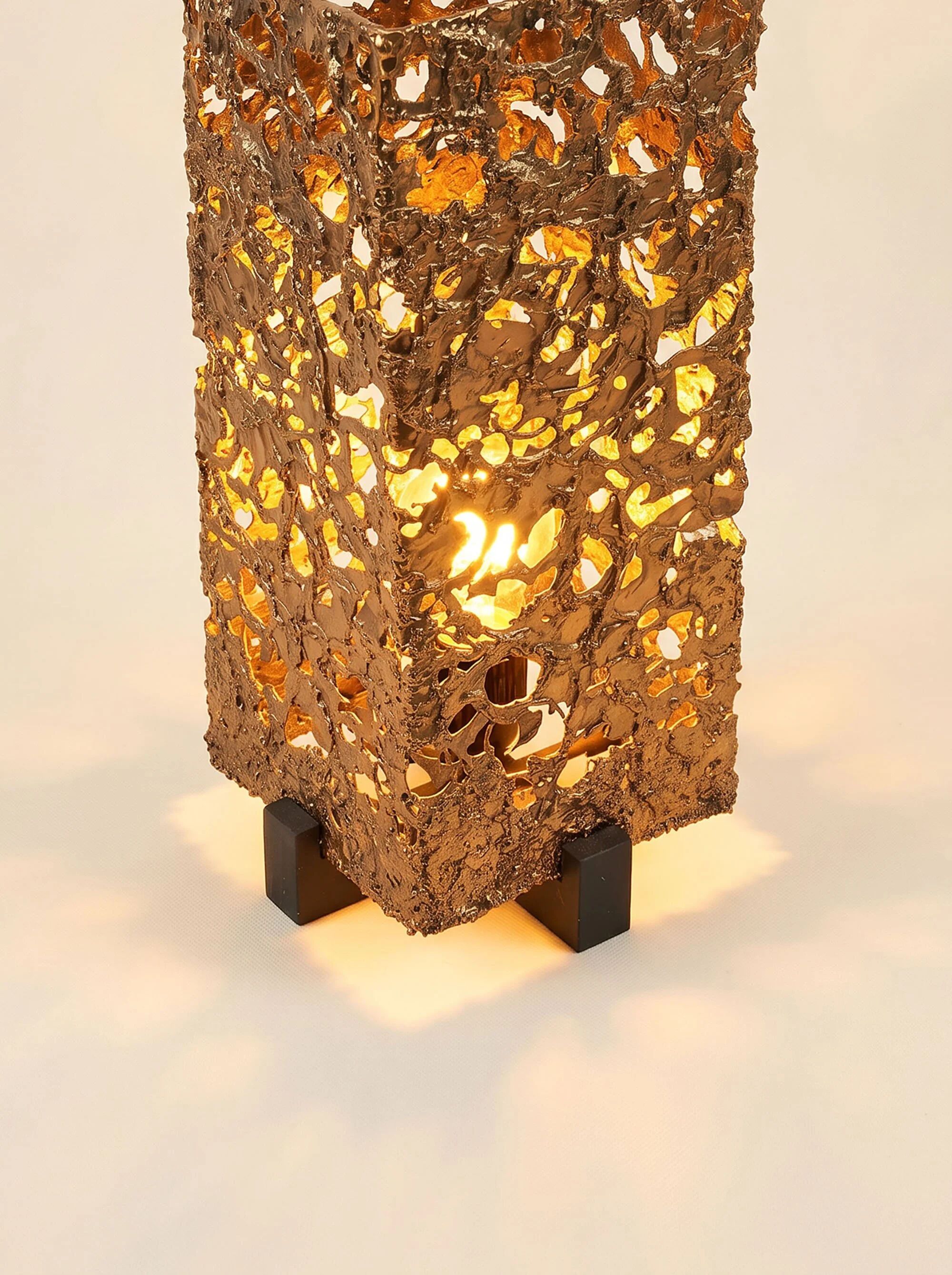 Brutalist floor lamp in copper by Aimo Tukiainen, 1960s