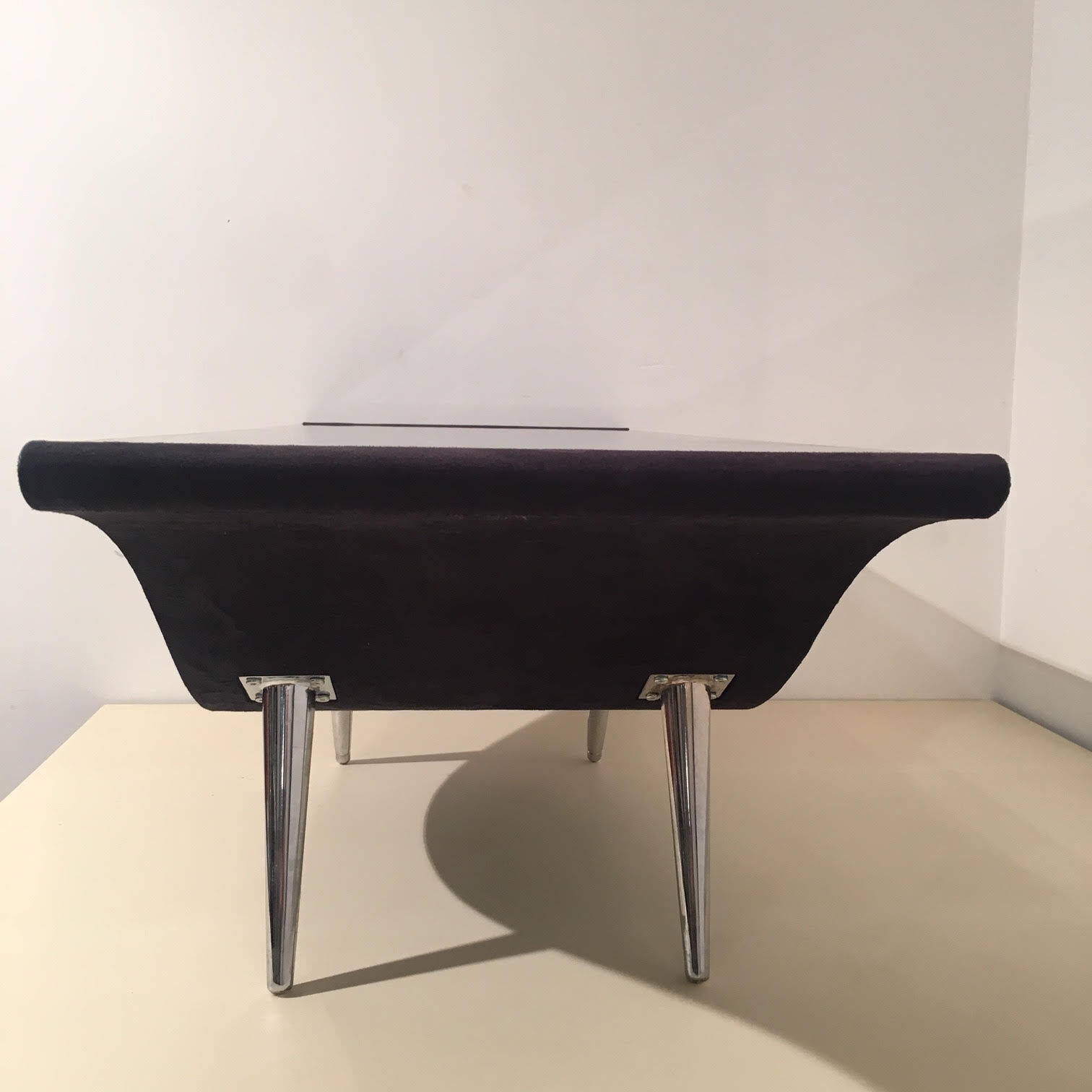 Table in black felt and 80s glass