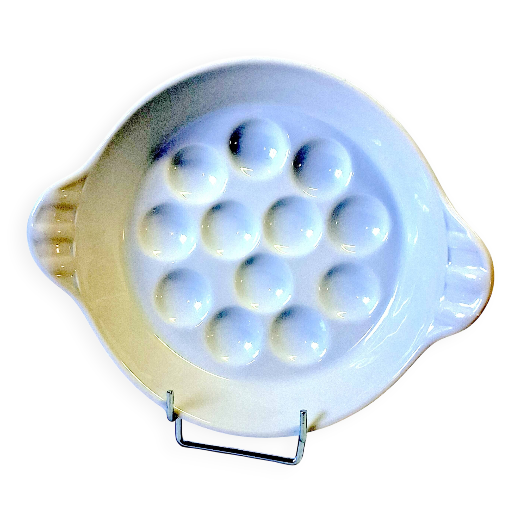 White Reussy porcelain snail dish in very good condition.
