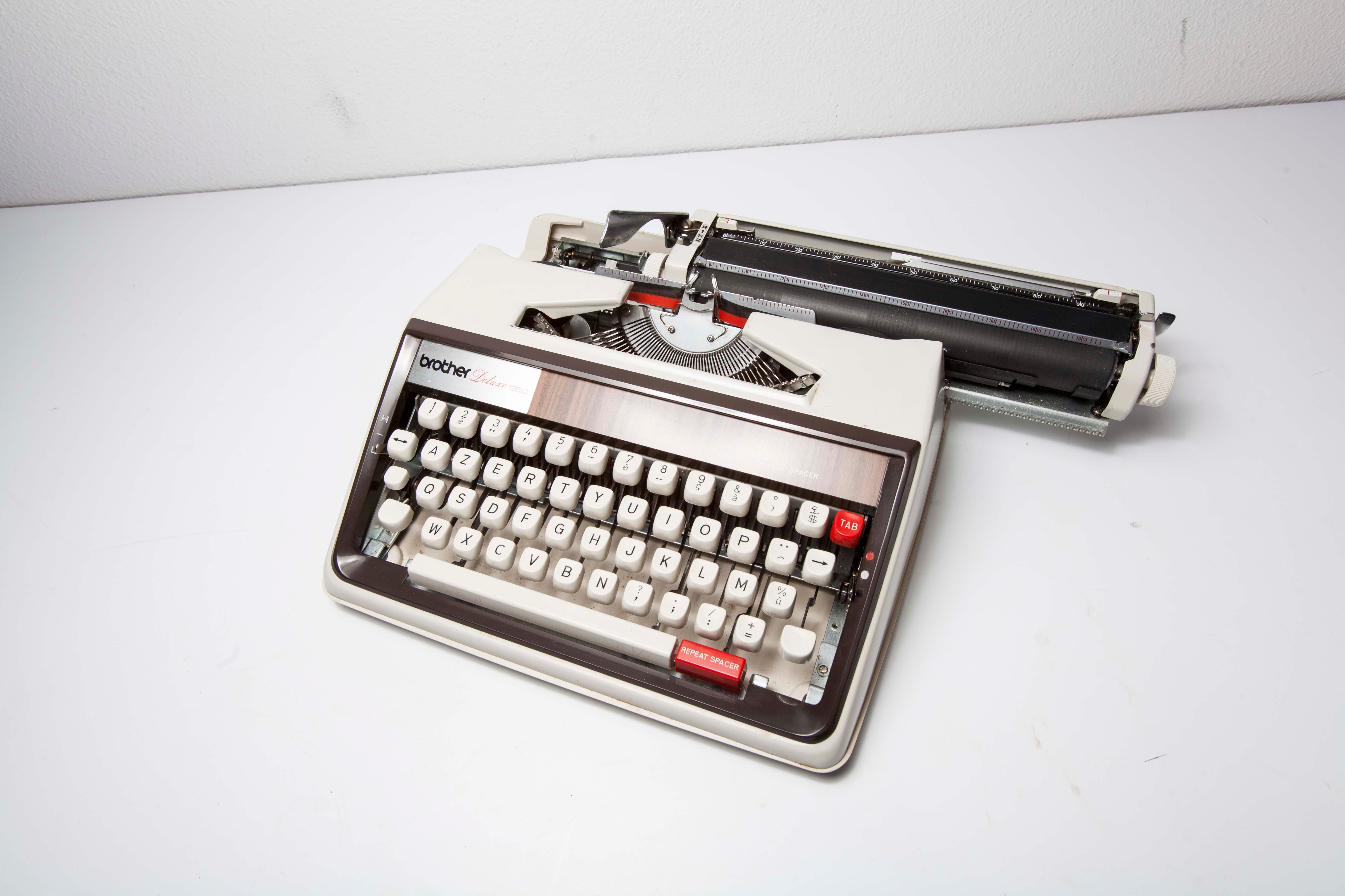 Brother Deluxe 1350 revised typewrite 1971