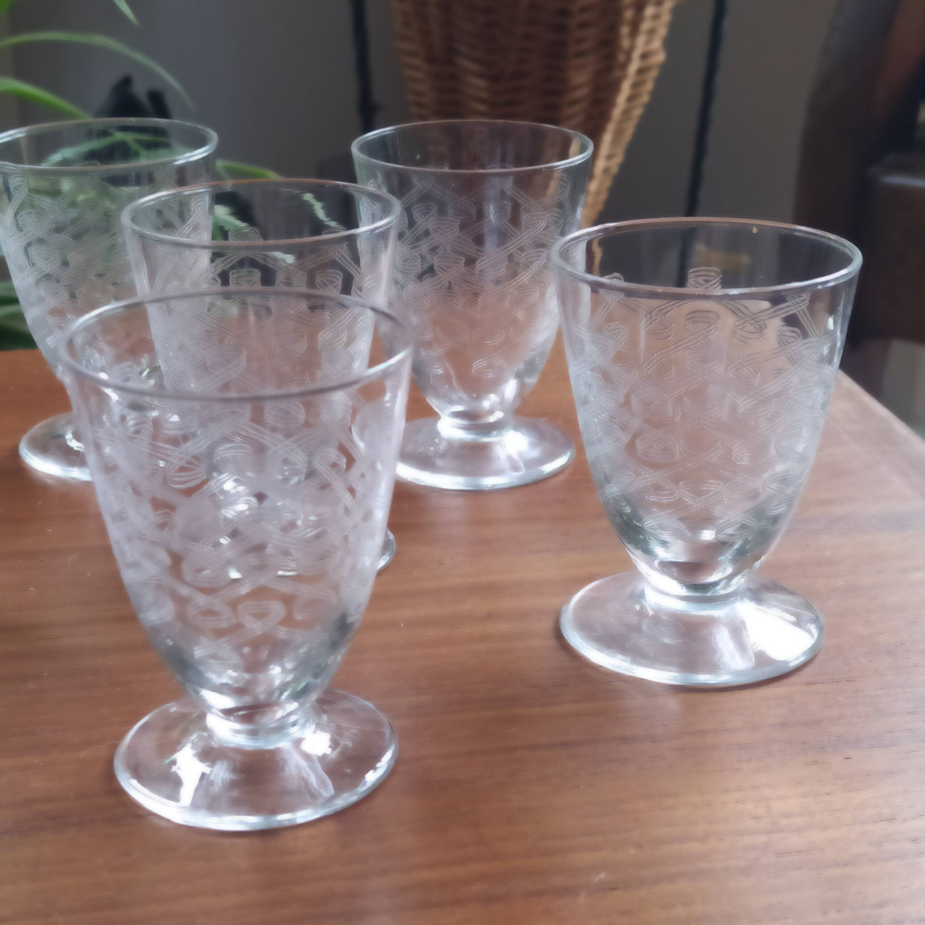 set of 10 engraved crystal liqueur glasses from the 1930s