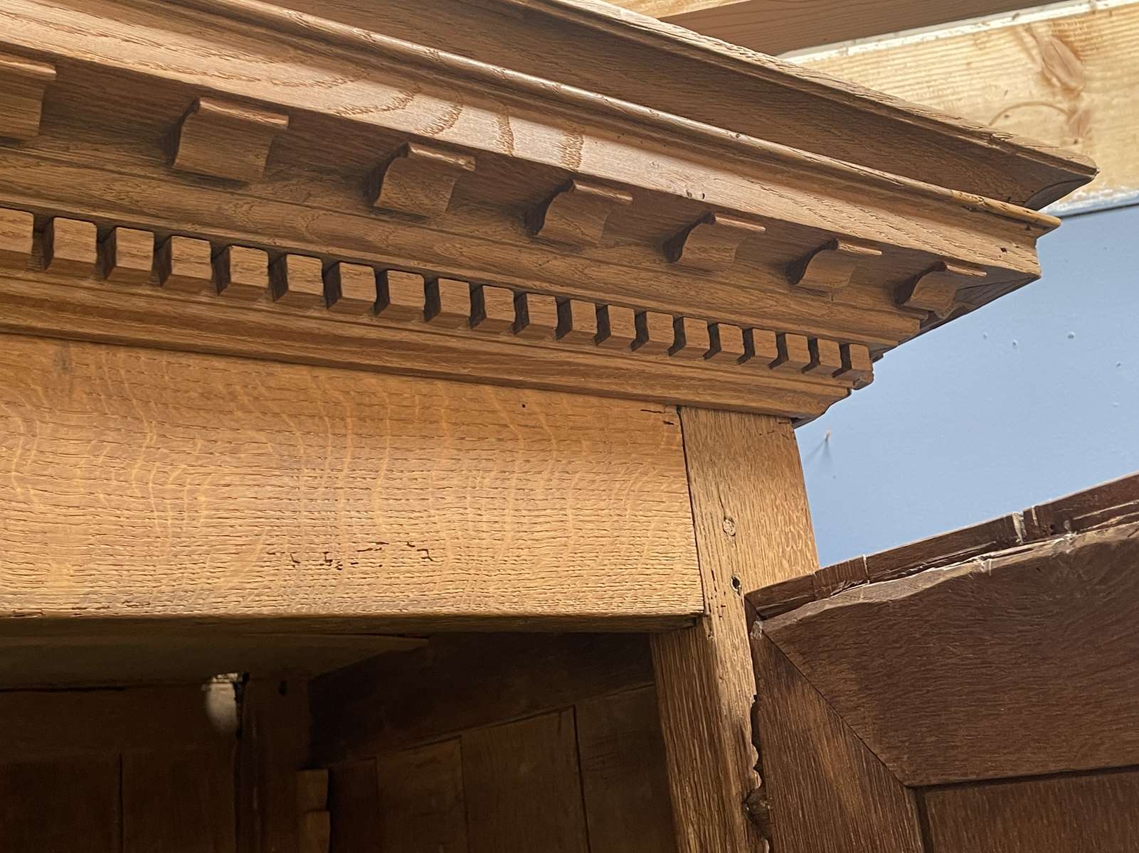 Sideboard 4 doors of the eighteenth in raw oak
