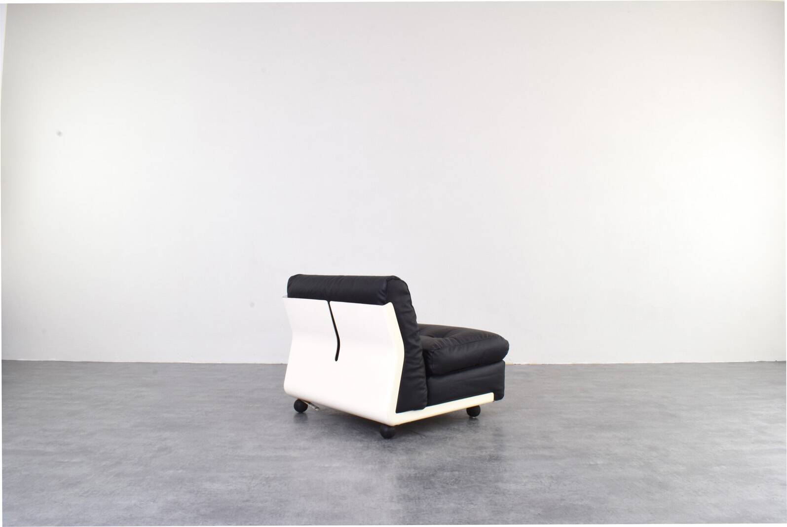 Italian Amanta Lounge Chair by Mario Bellini for C&B Italia
