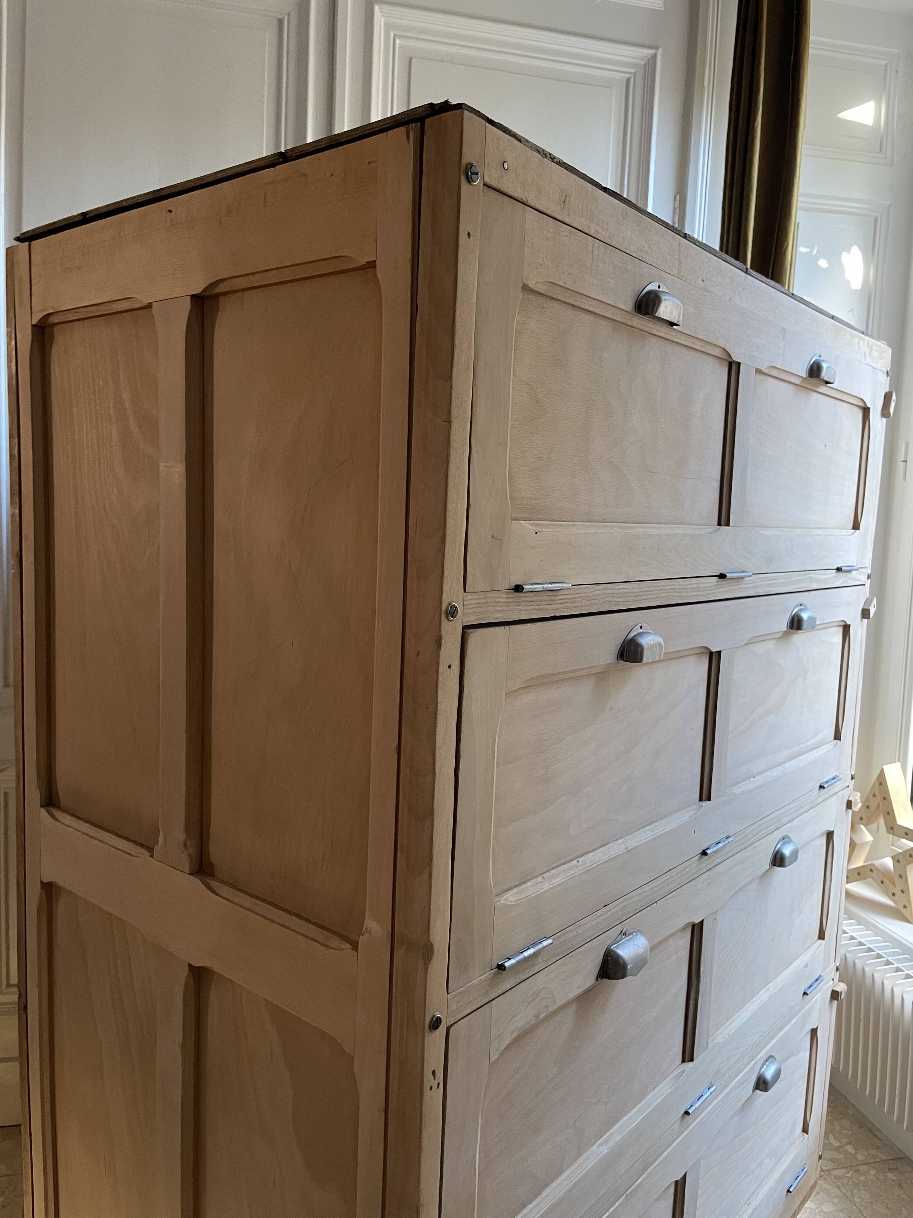 Ancien meuble de boulanger