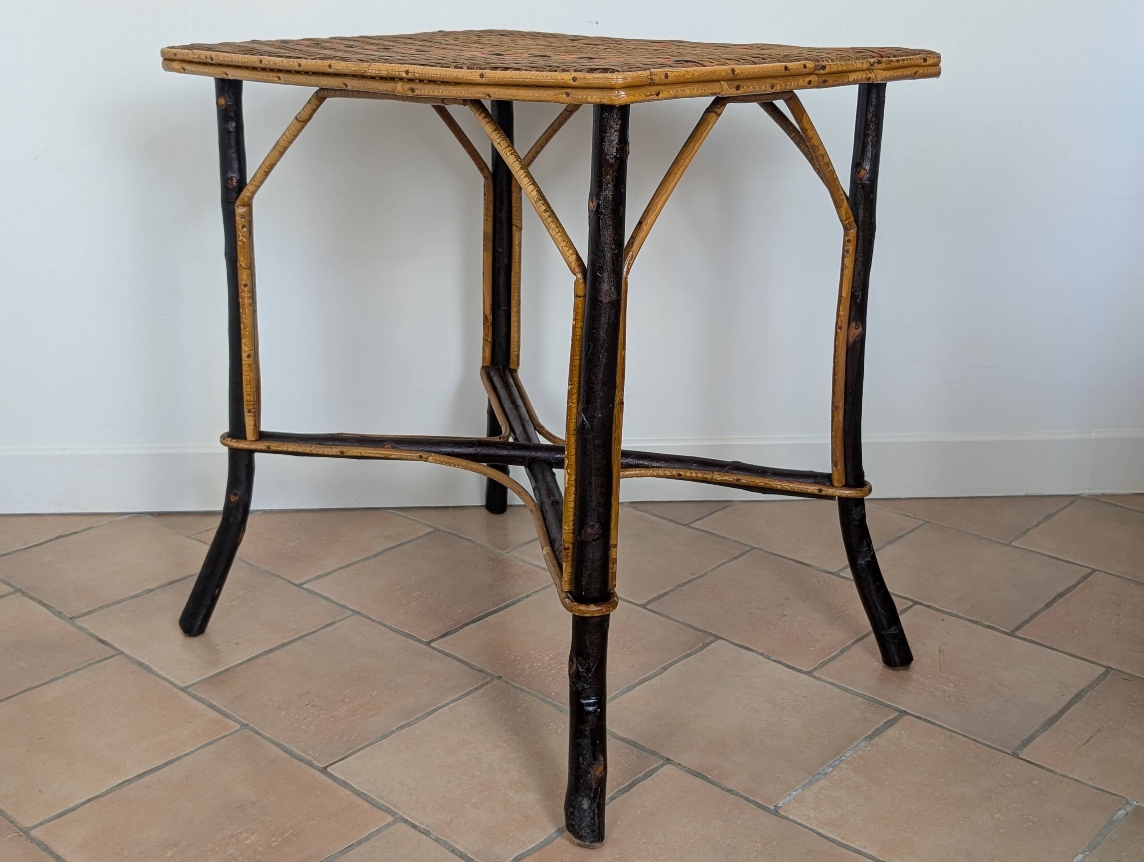 Table en bois et rotin 1920