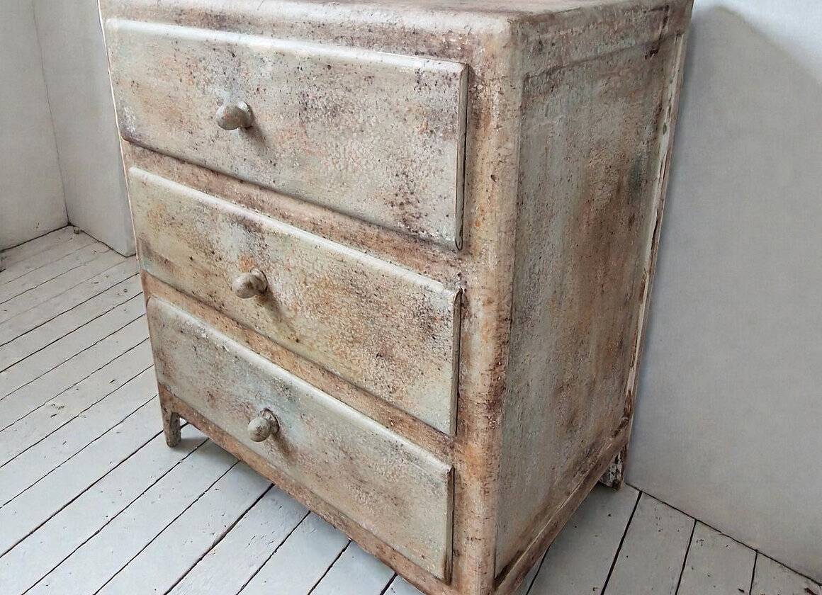 Small chest of drawers with pigments