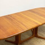 Extendable mid century oval teak dining table by Glostrup, 1960s