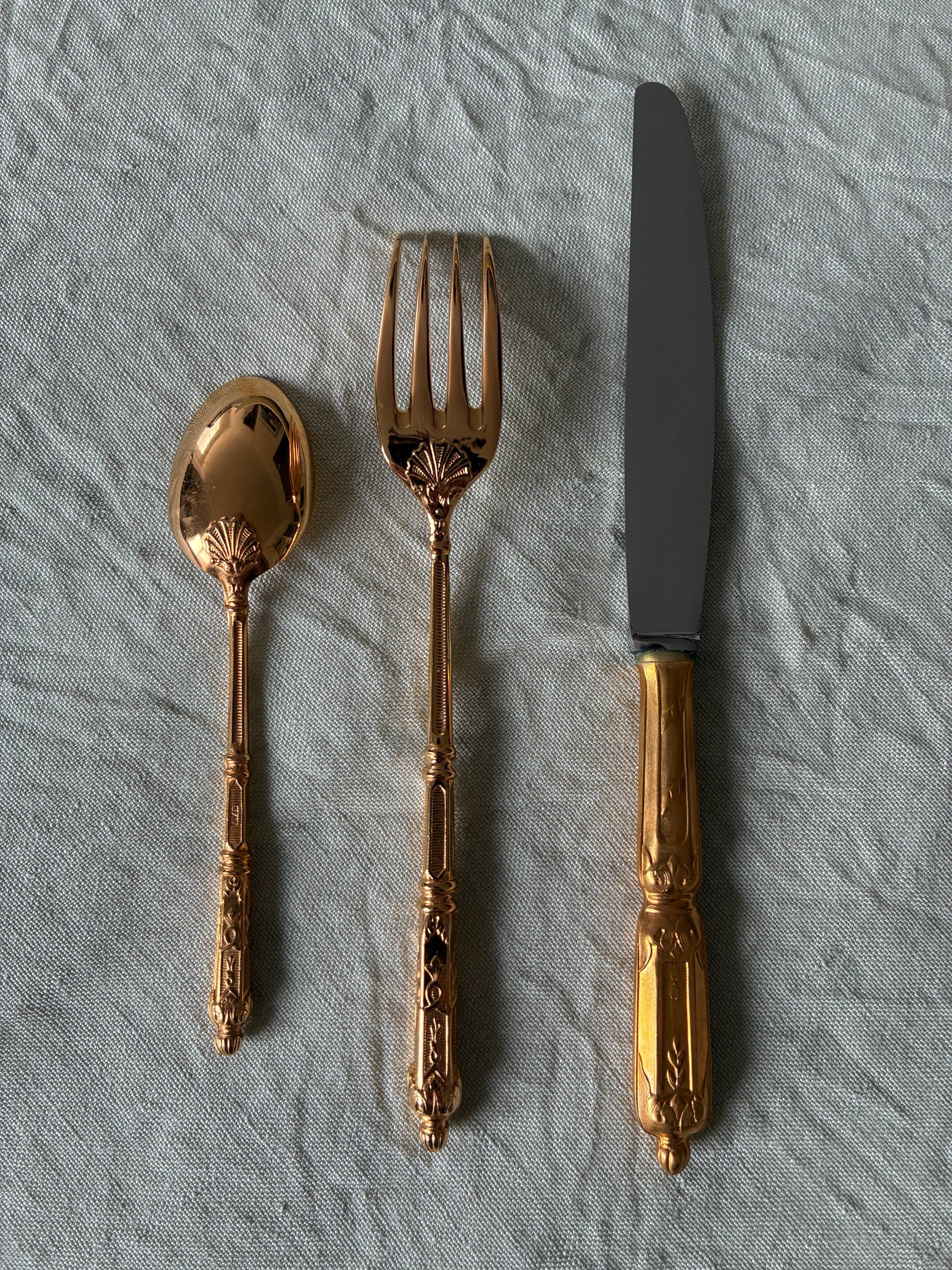 Golden metal dessert service