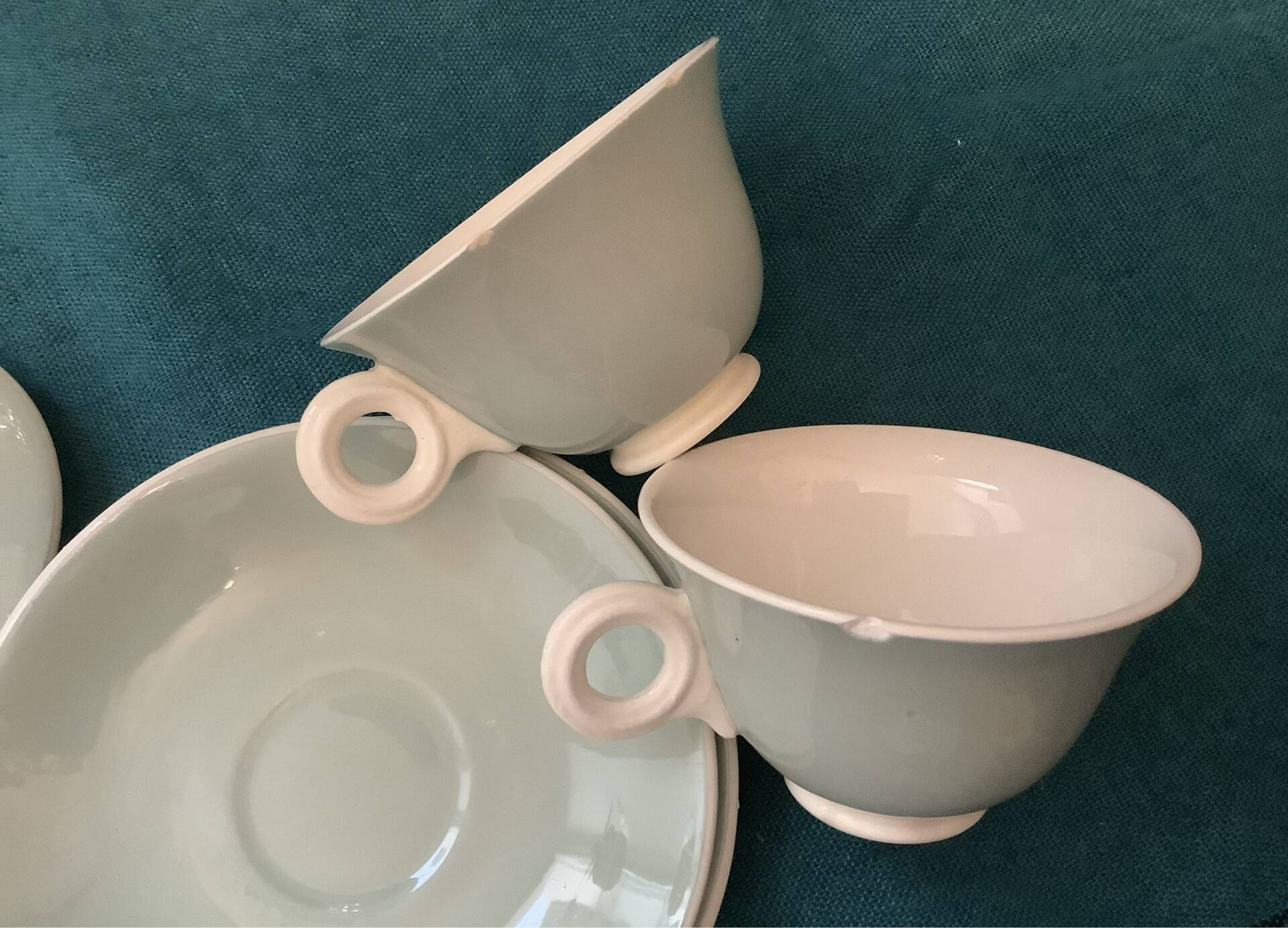 Cups + Saucers + Jug + Bird