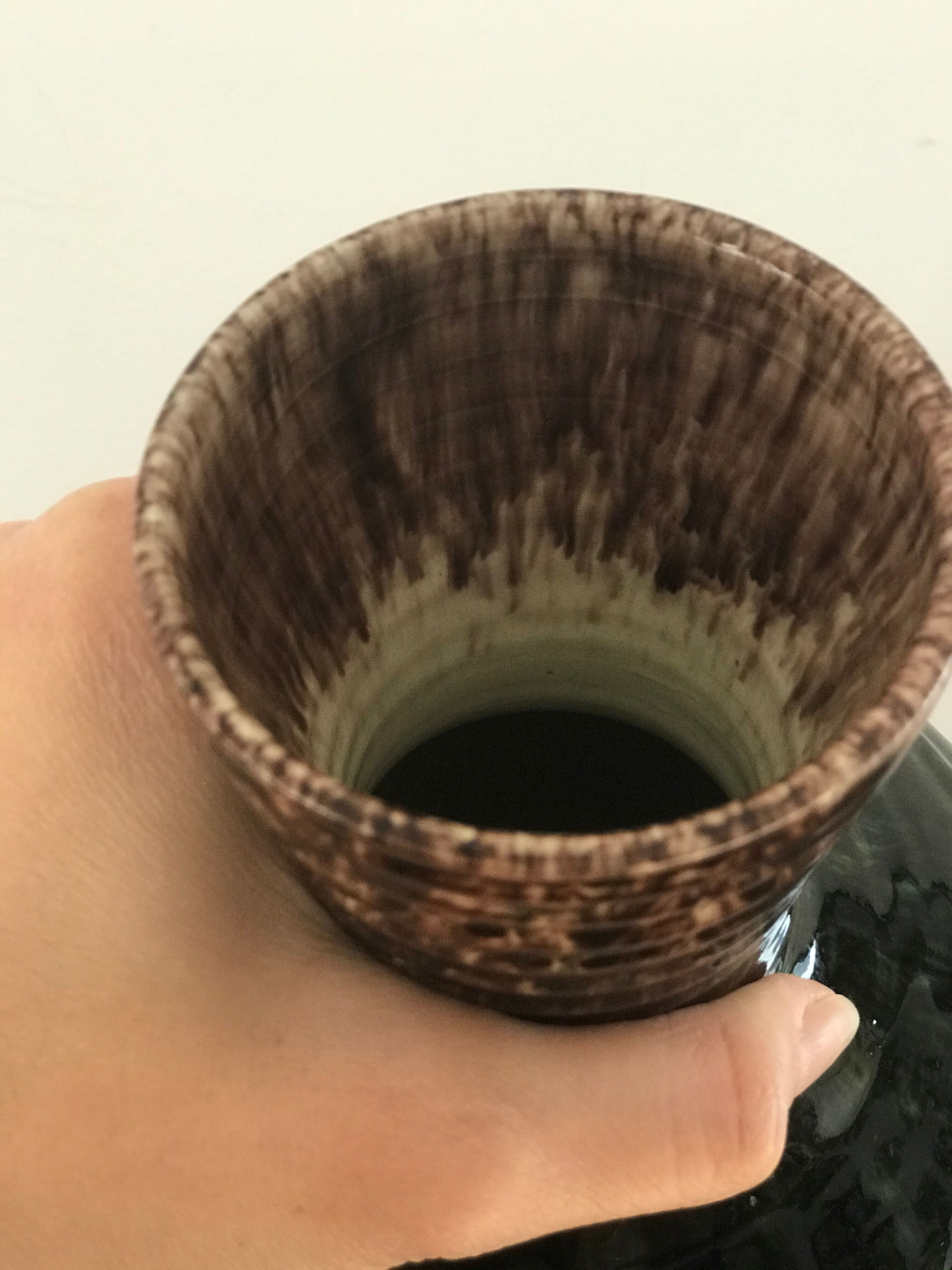 Accolay ceramic vase