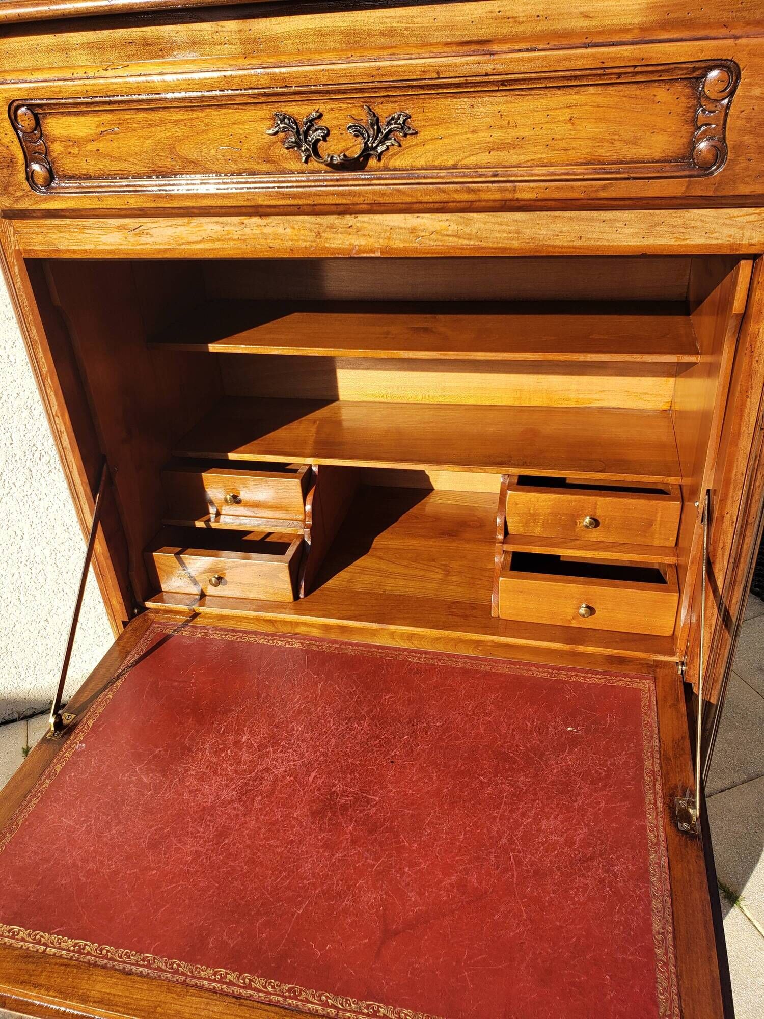Secrétaire ancien scriban vintage en bois de noyer style Louis XV