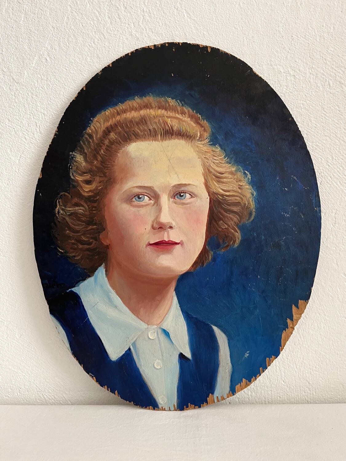 Old oil painting on oval wood with roses thrown from the 30s