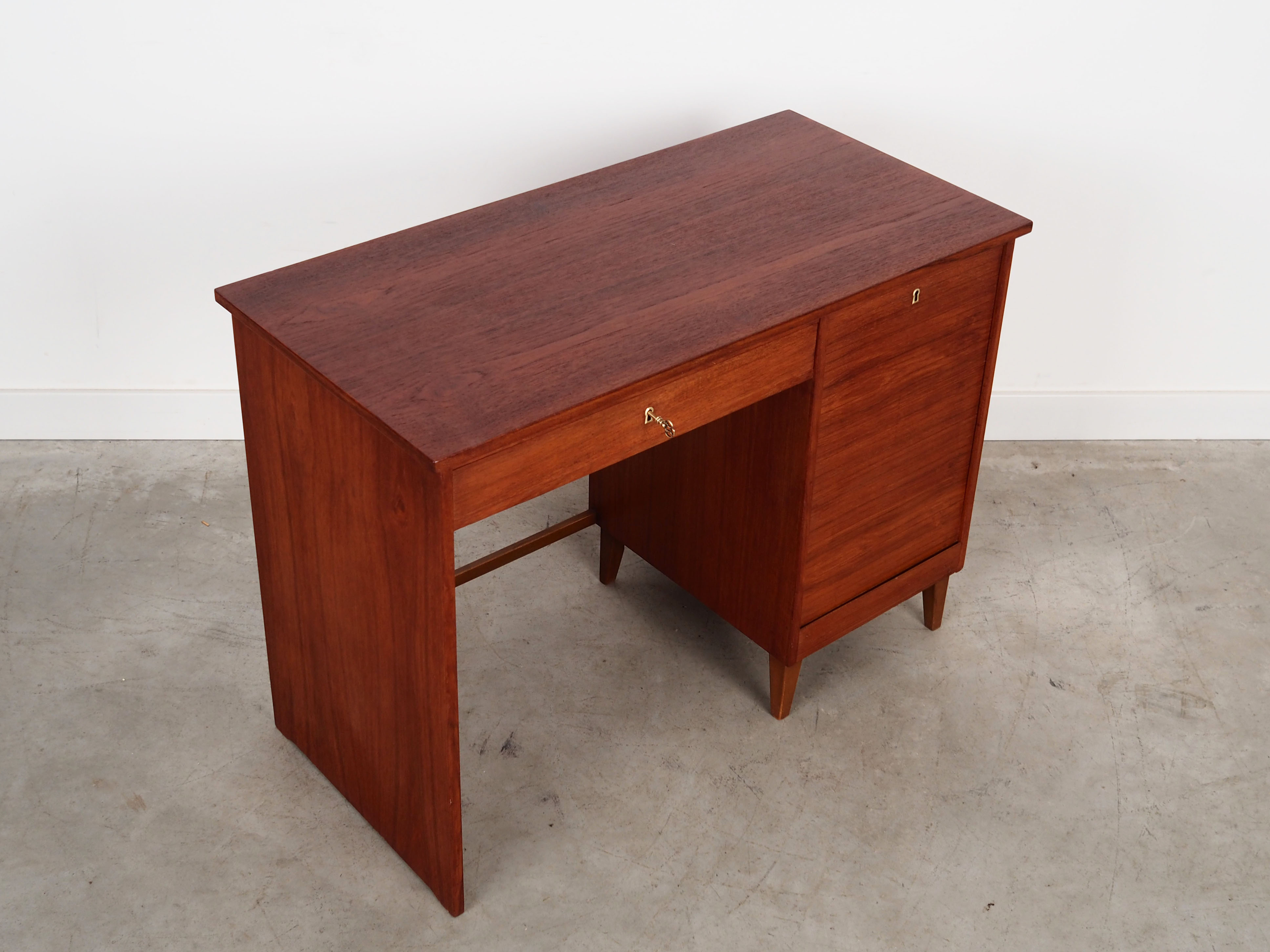 Bureau en teck, design danois, années 1960, production: Danemark