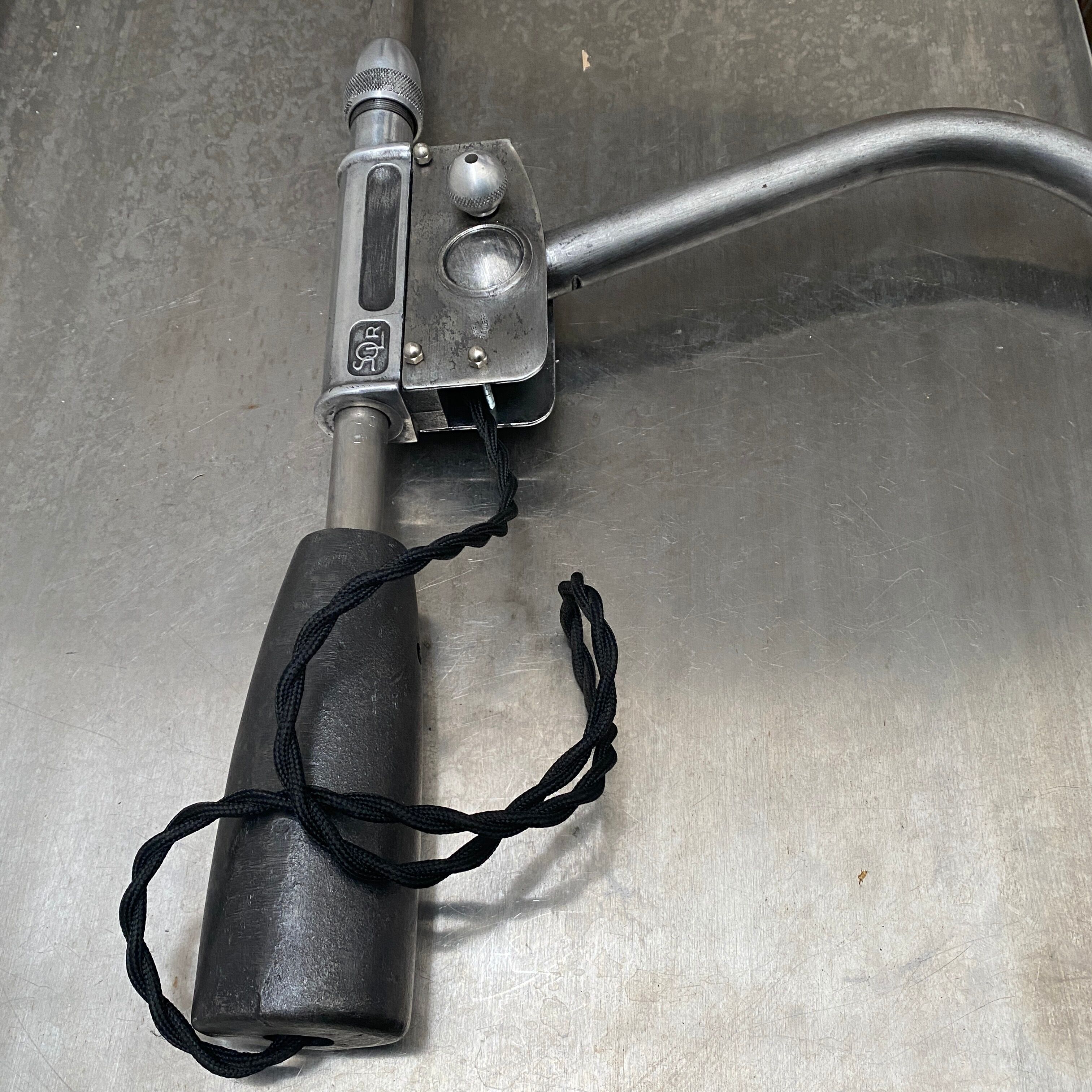Industrial counterweight wall light from Solère