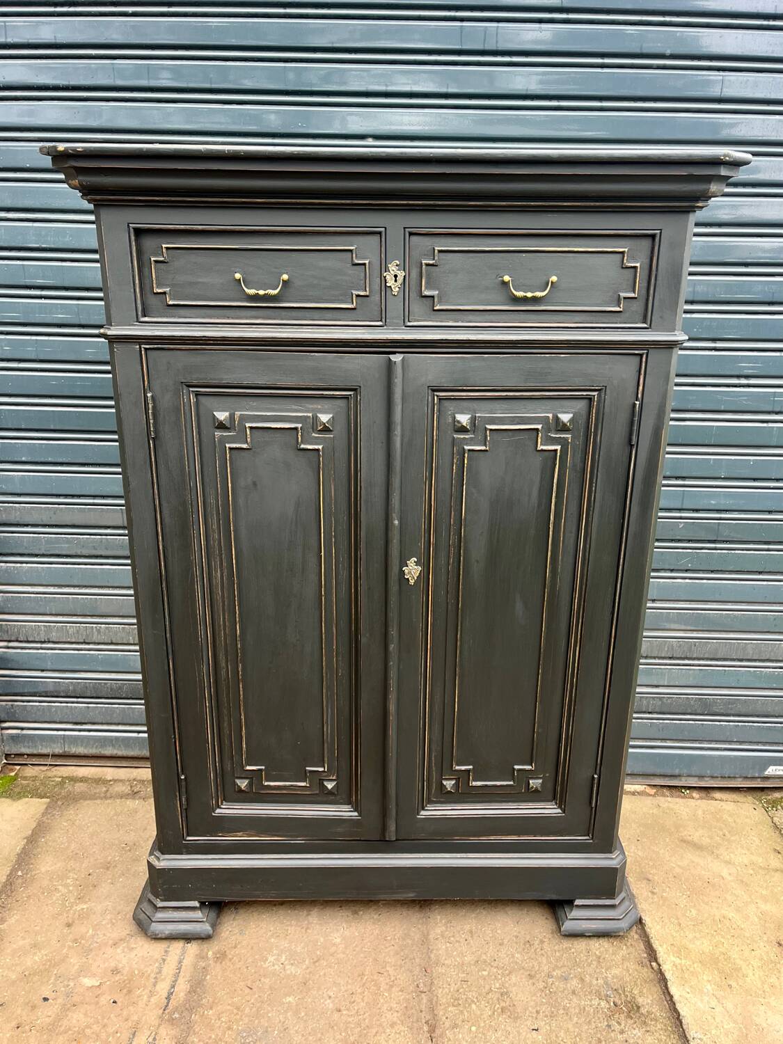 Three-quarter furniture