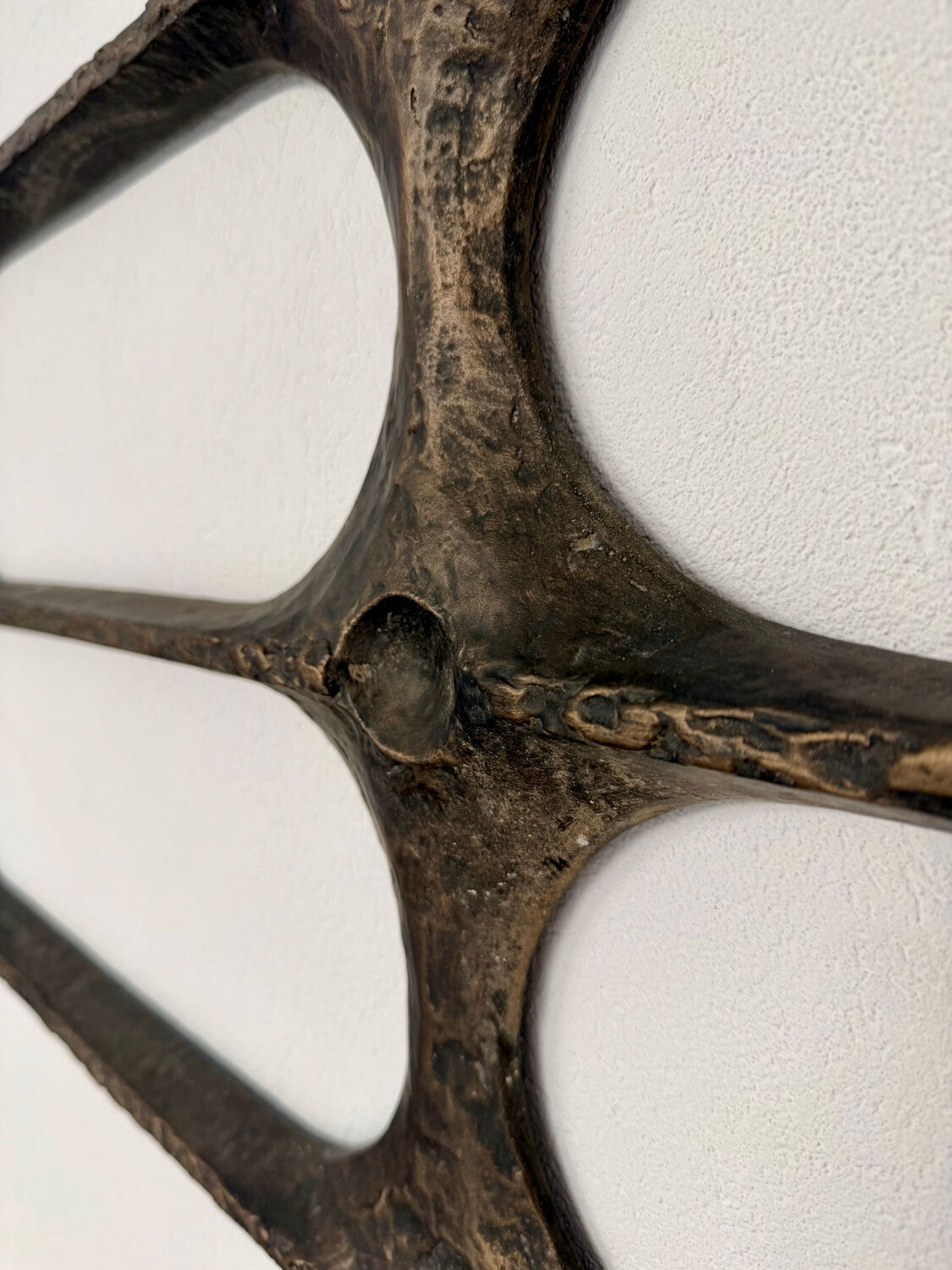 XXL wall sculpture in cast aluminium, 1970s Brutalist design.