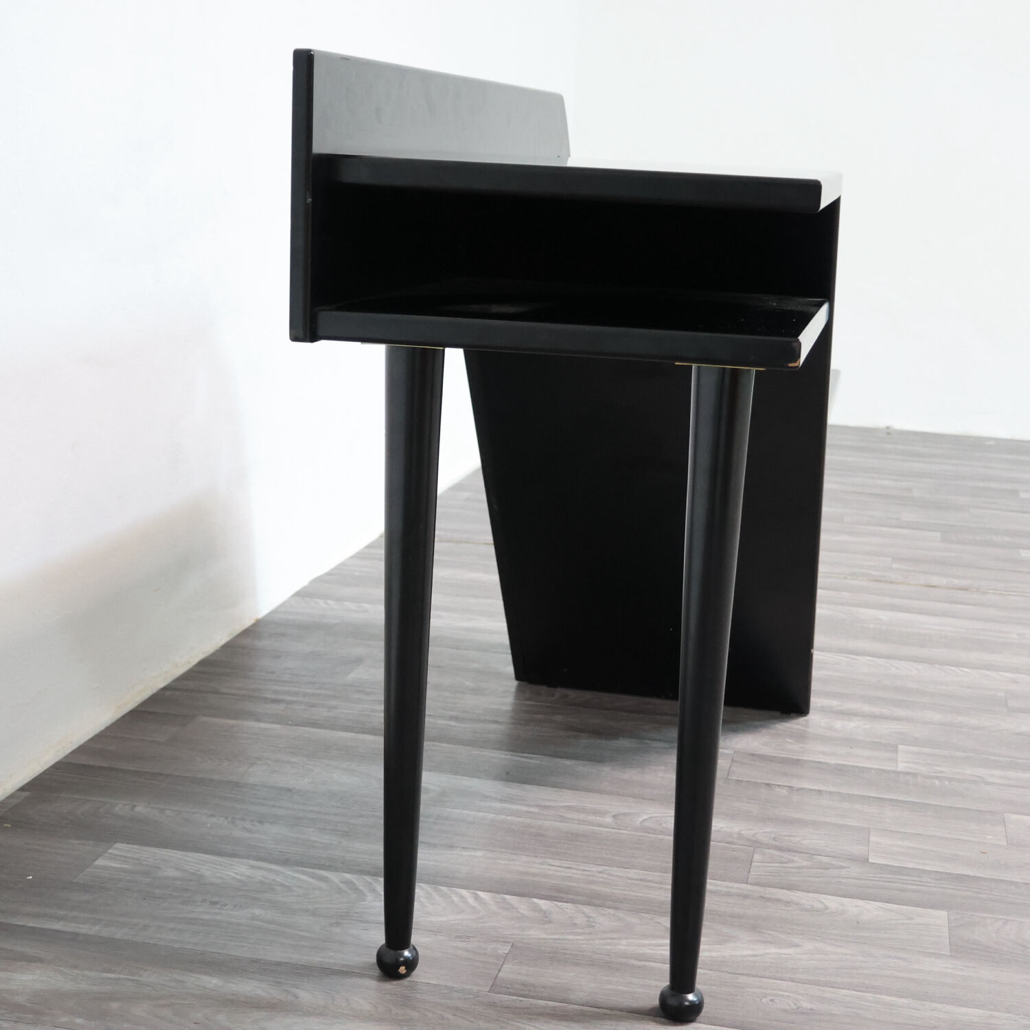 Paolo Pallucco Attr. Panchetta Con Tavolino E Portariviste Postmoderno