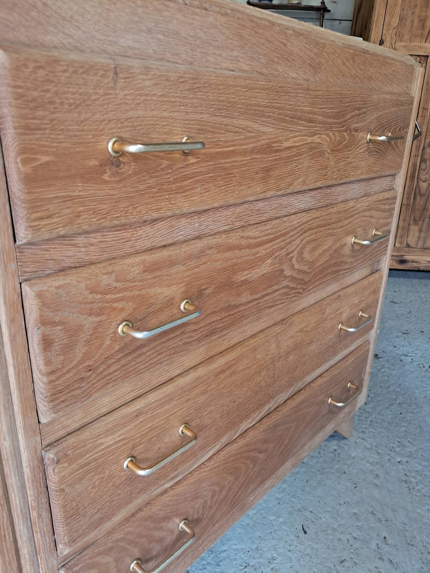 Chest of drawers