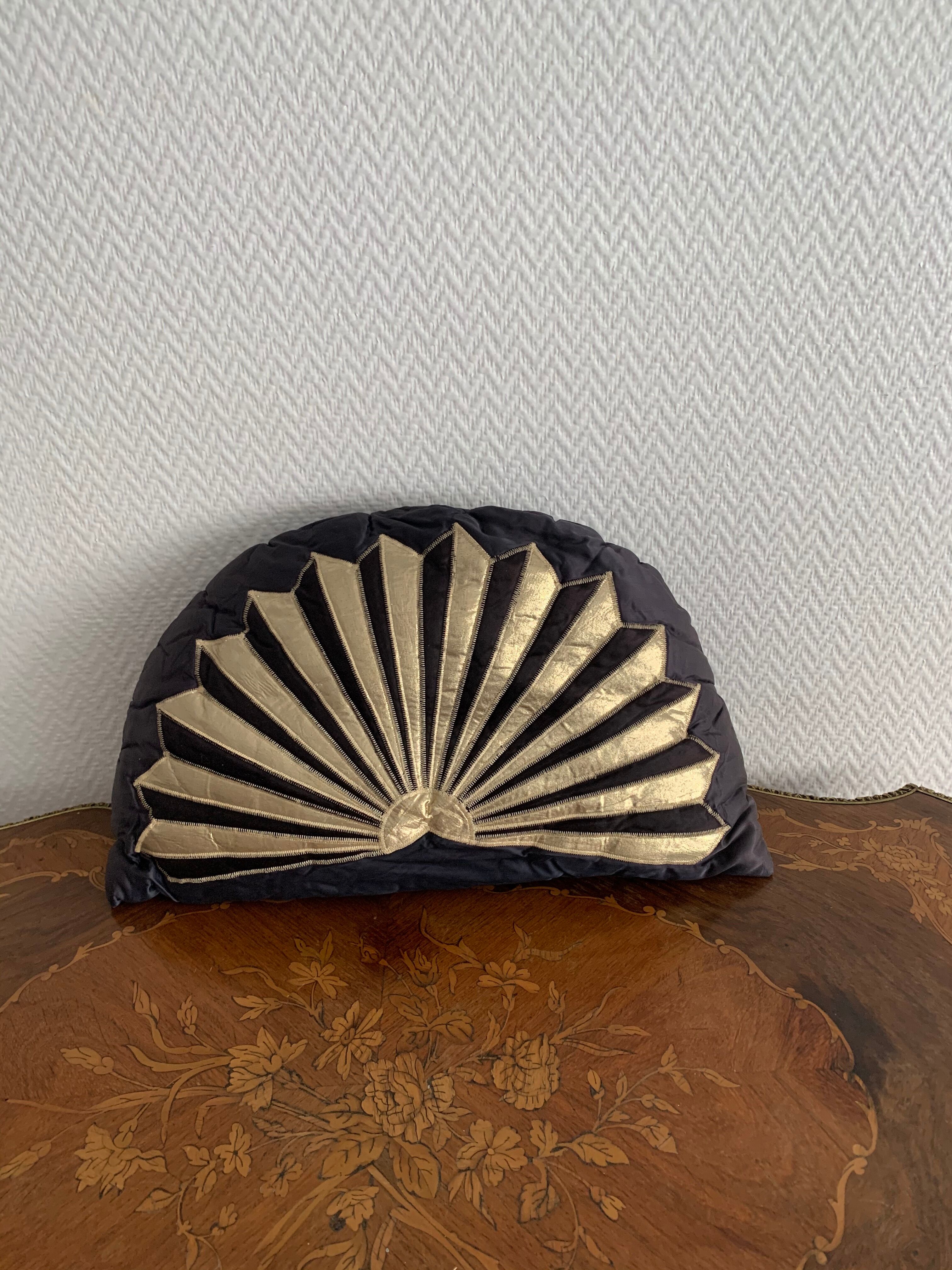 Coussin soie japonisant 1/2 lune