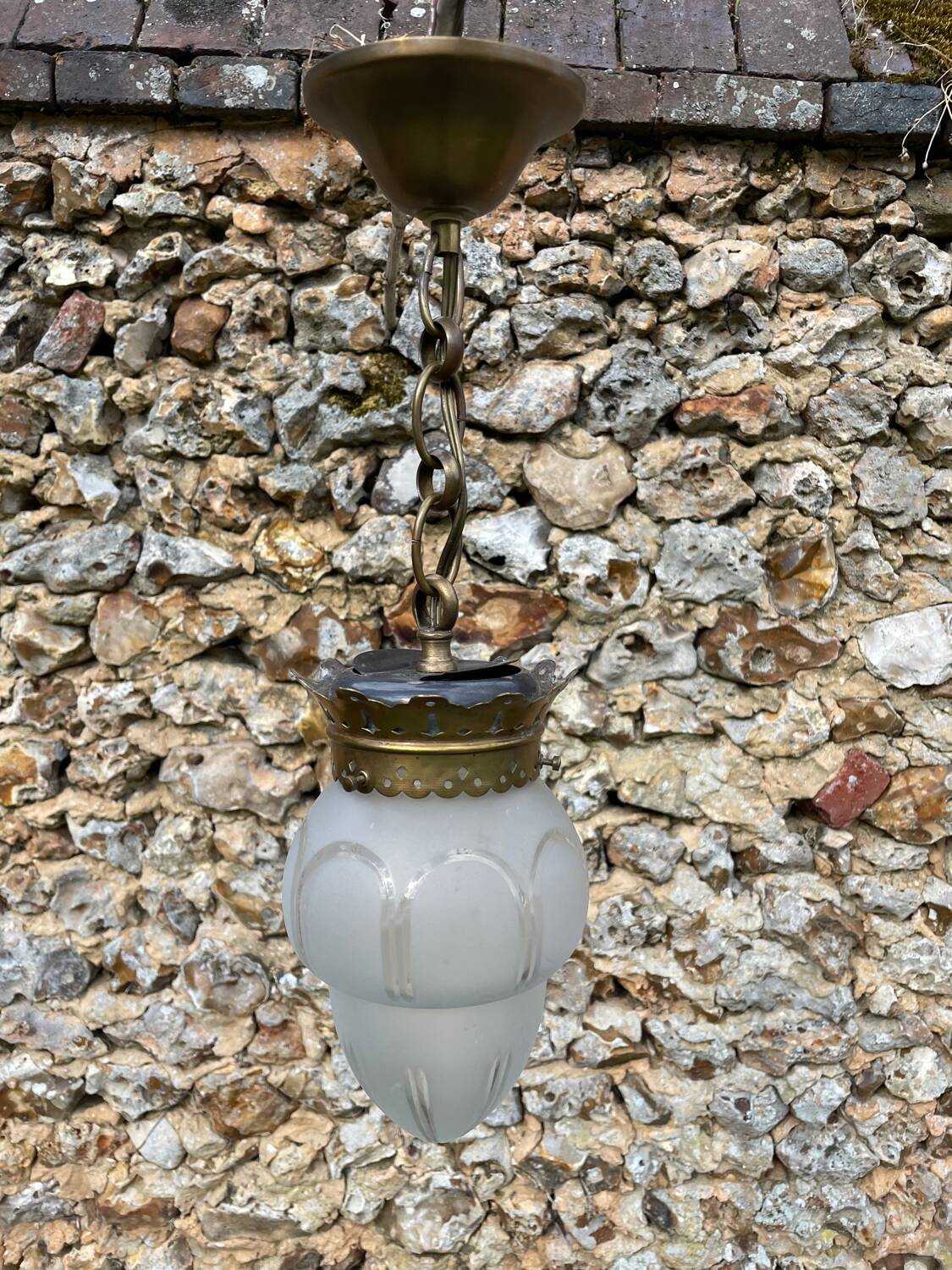 1900 pendant light in glass and brass