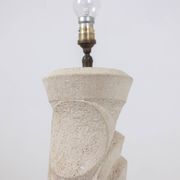 Lampe en pierre sculpté. Années 1970.