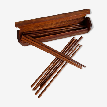 Set of 10 pairs of chopsticks and wooden box