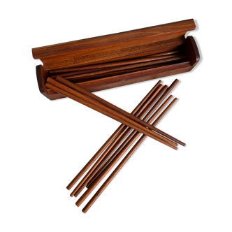 Set of 10 pairs of chopsticks and wooden box