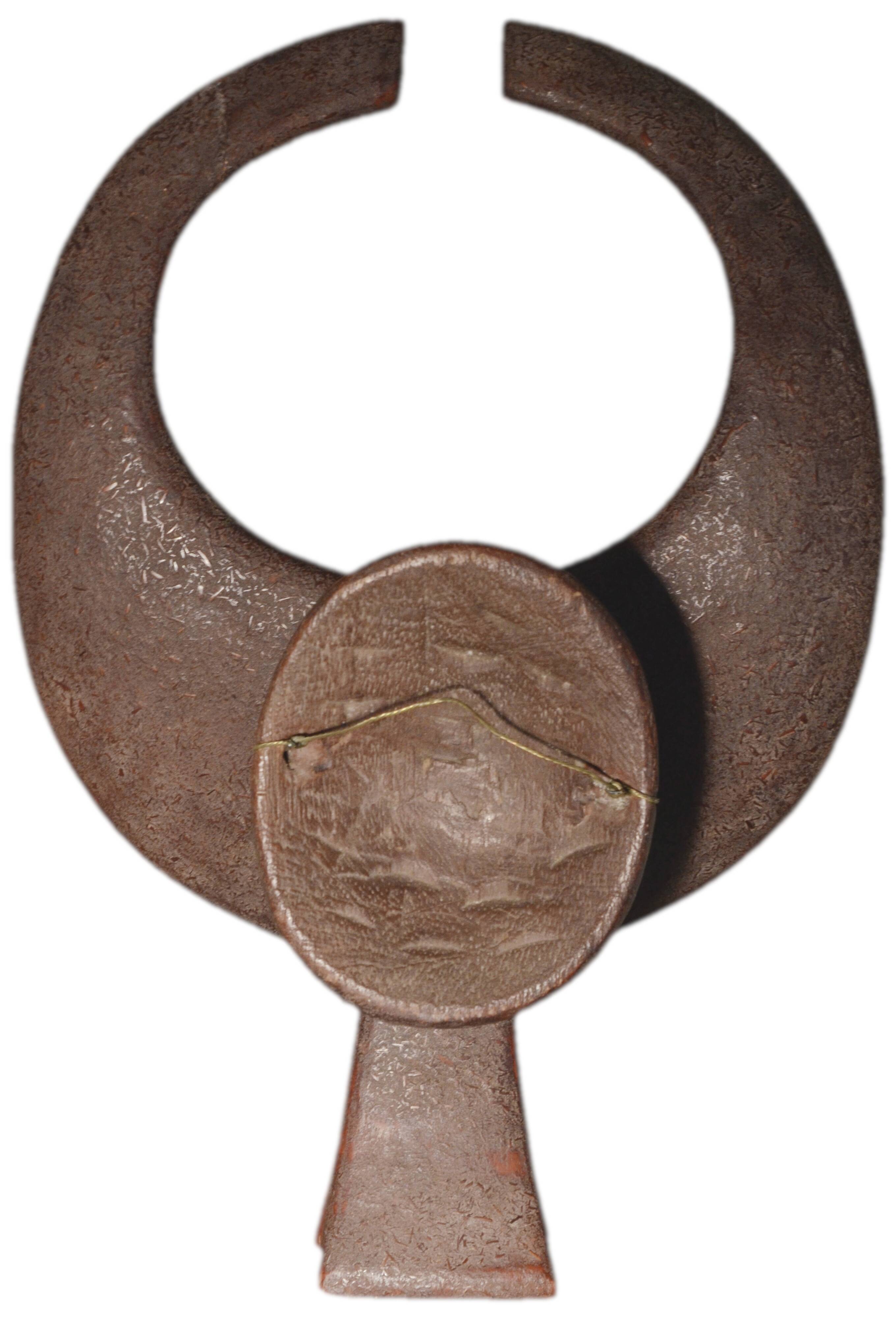 African wooden mask, symbolising a buffalo, Nigeria, 25x36cm