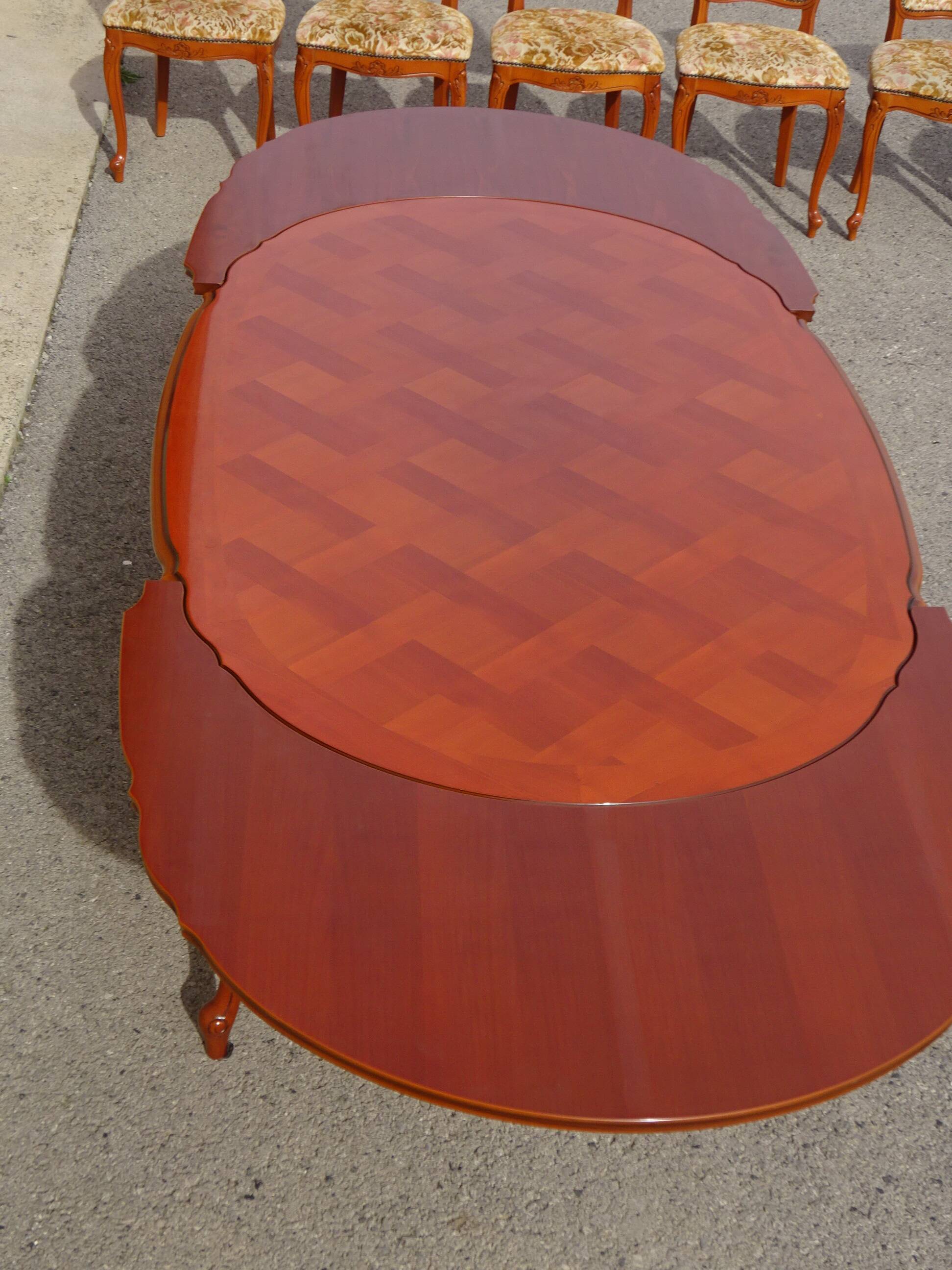 Table ovale avec rallonges, style Louis XV