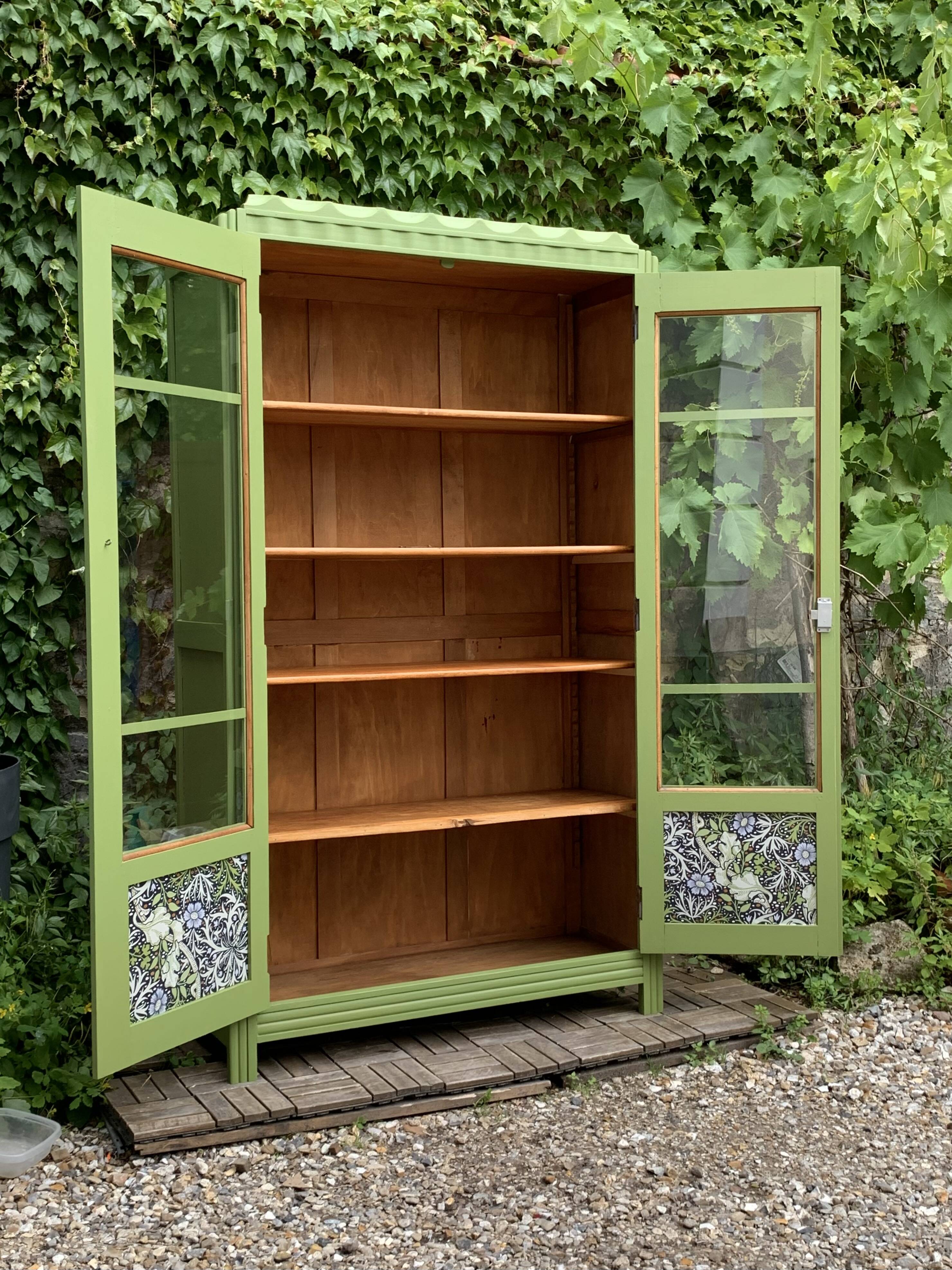 Armoire parisienne vitrée art déco 1930 kaki