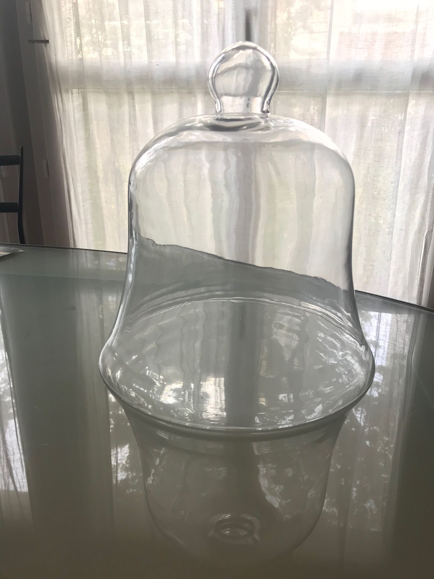 Glass bell for food presentation