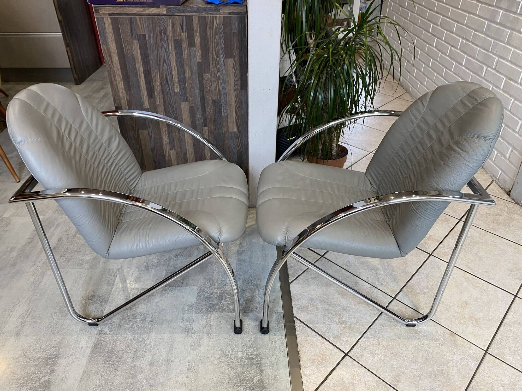 Pair of Souvignet armchairs, grey leather, chrome, 1980.