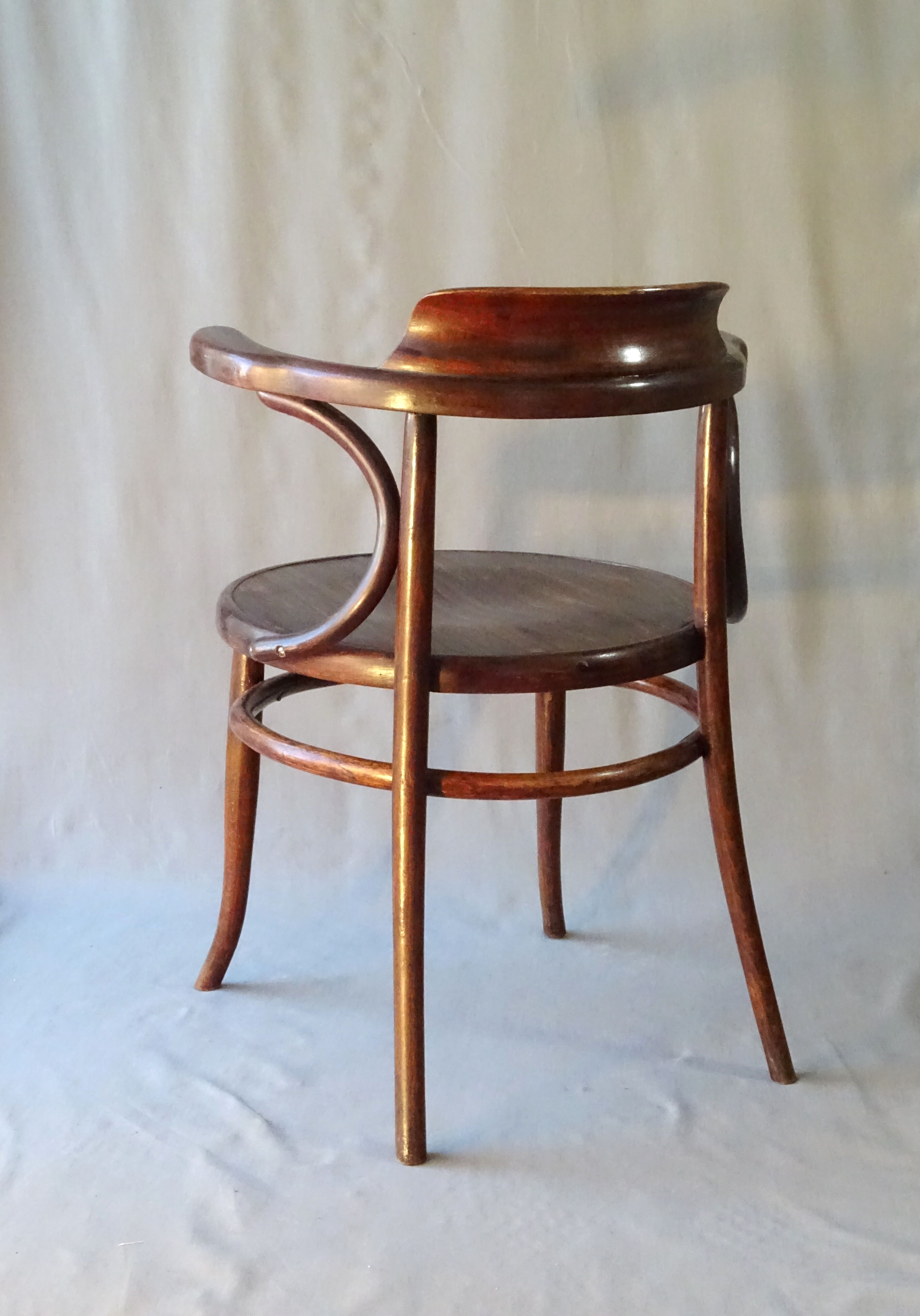 Wooden-curved office chair by Ungvar1900
