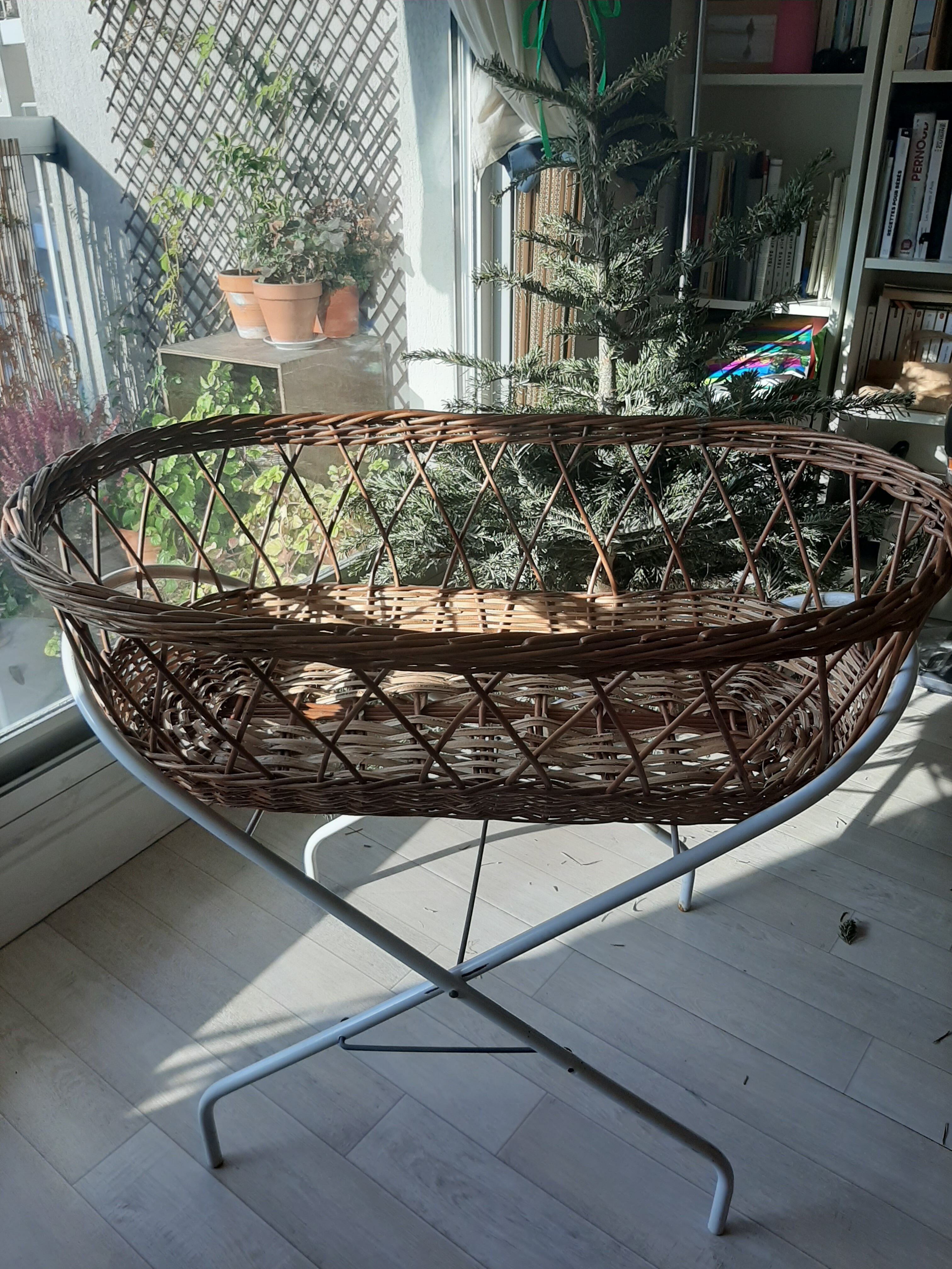 Rattan baby bassinet + stand